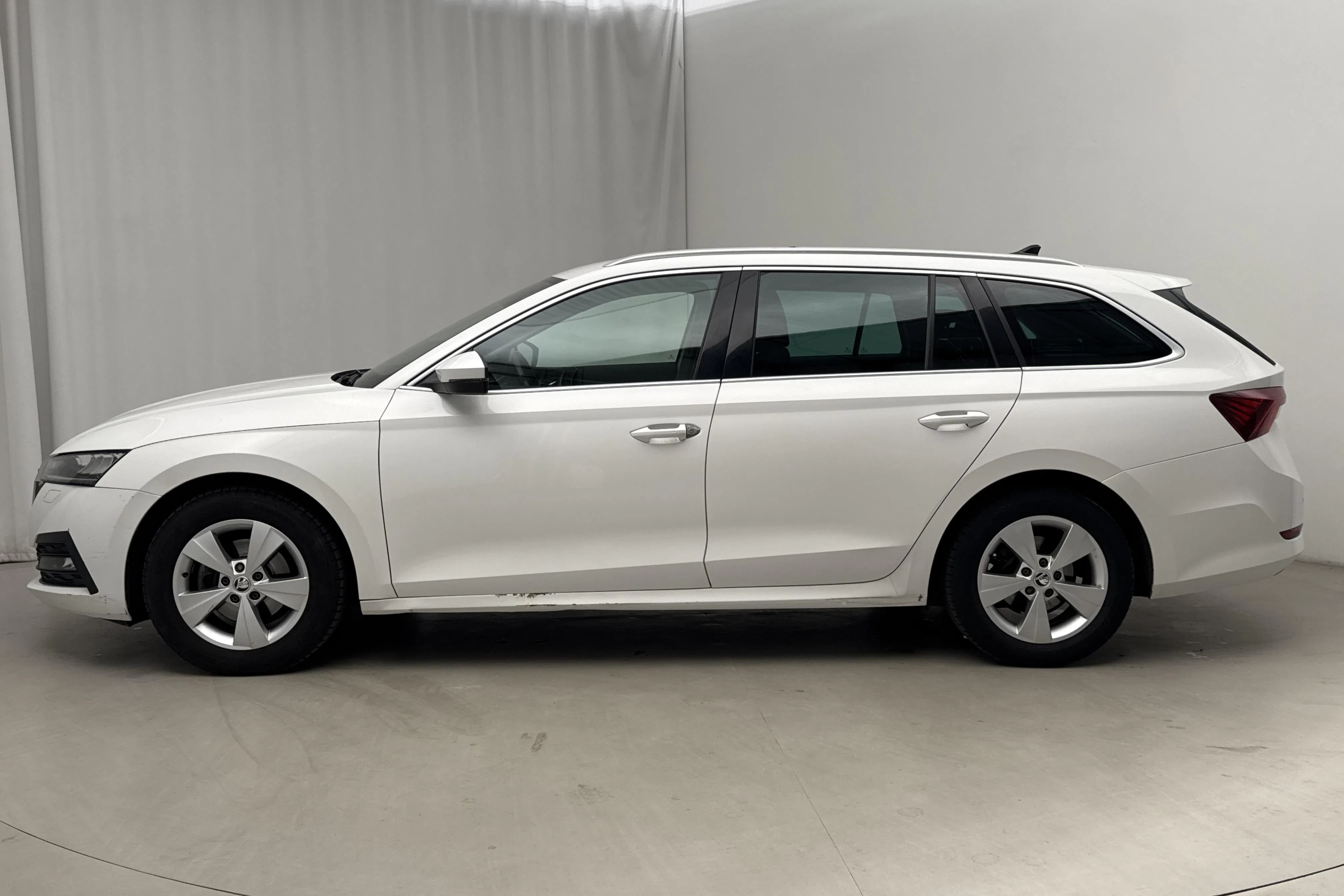 Presentationsfoto 2 av 18: Skoda Octavia G-TEC 1.5 TSI Combi (130hk) - 22 413 mil - Automat - vit - 2021
