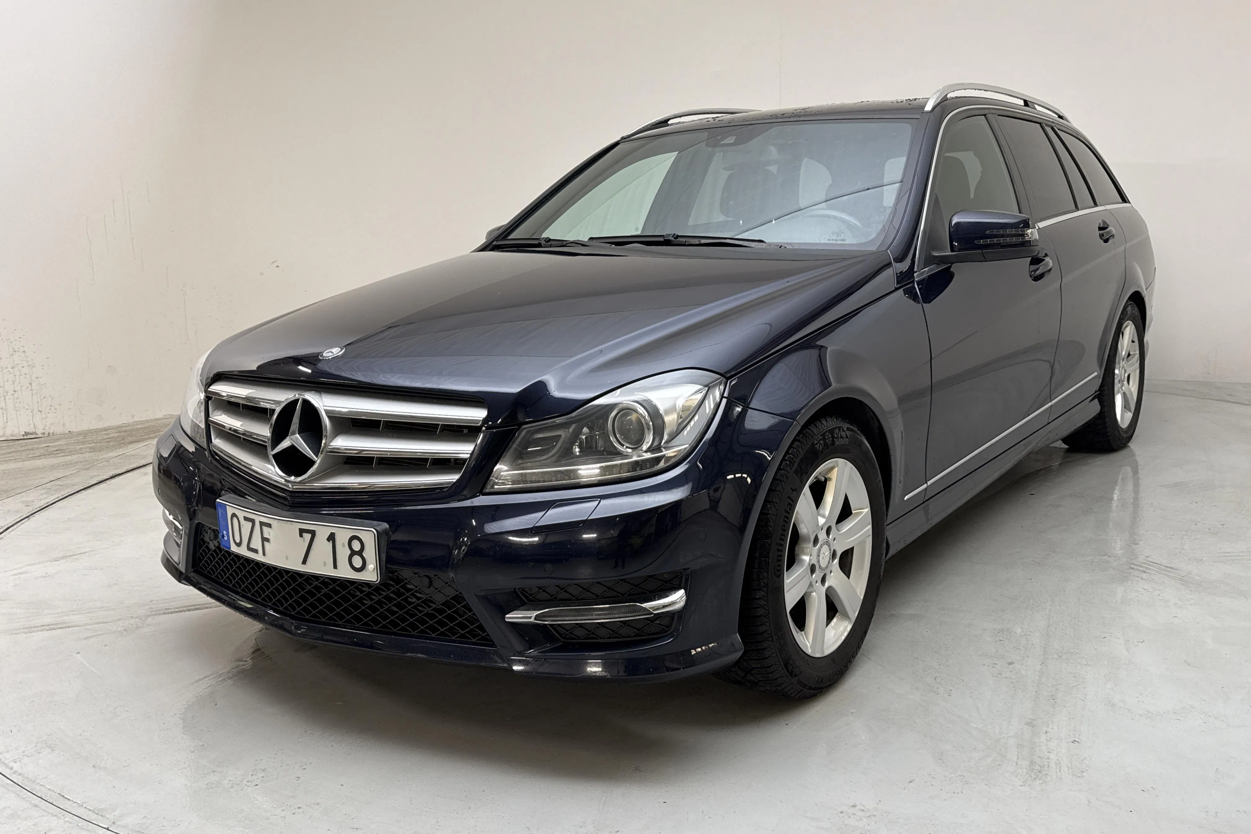 Presentationsfoto 1 av 13: Mercedes C 200 CDI Kombi S204 (136hk) - 21 687 mil - Automat - Mörkblå - 2013