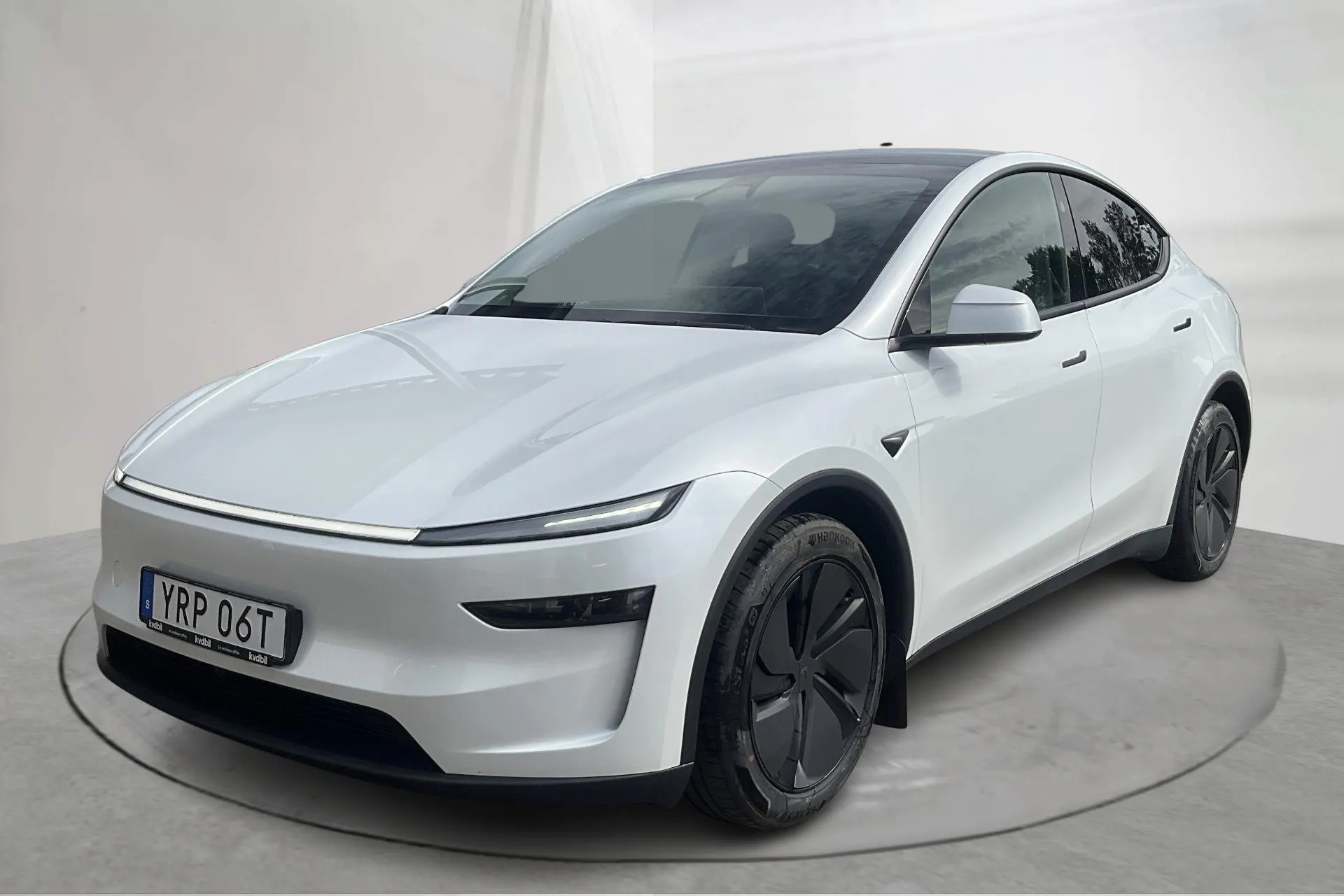 Presentation photo 1 of 24: Tesla Model Y Long Range Dual Motor AWD - 34 600 km - Automatic - white - 2026