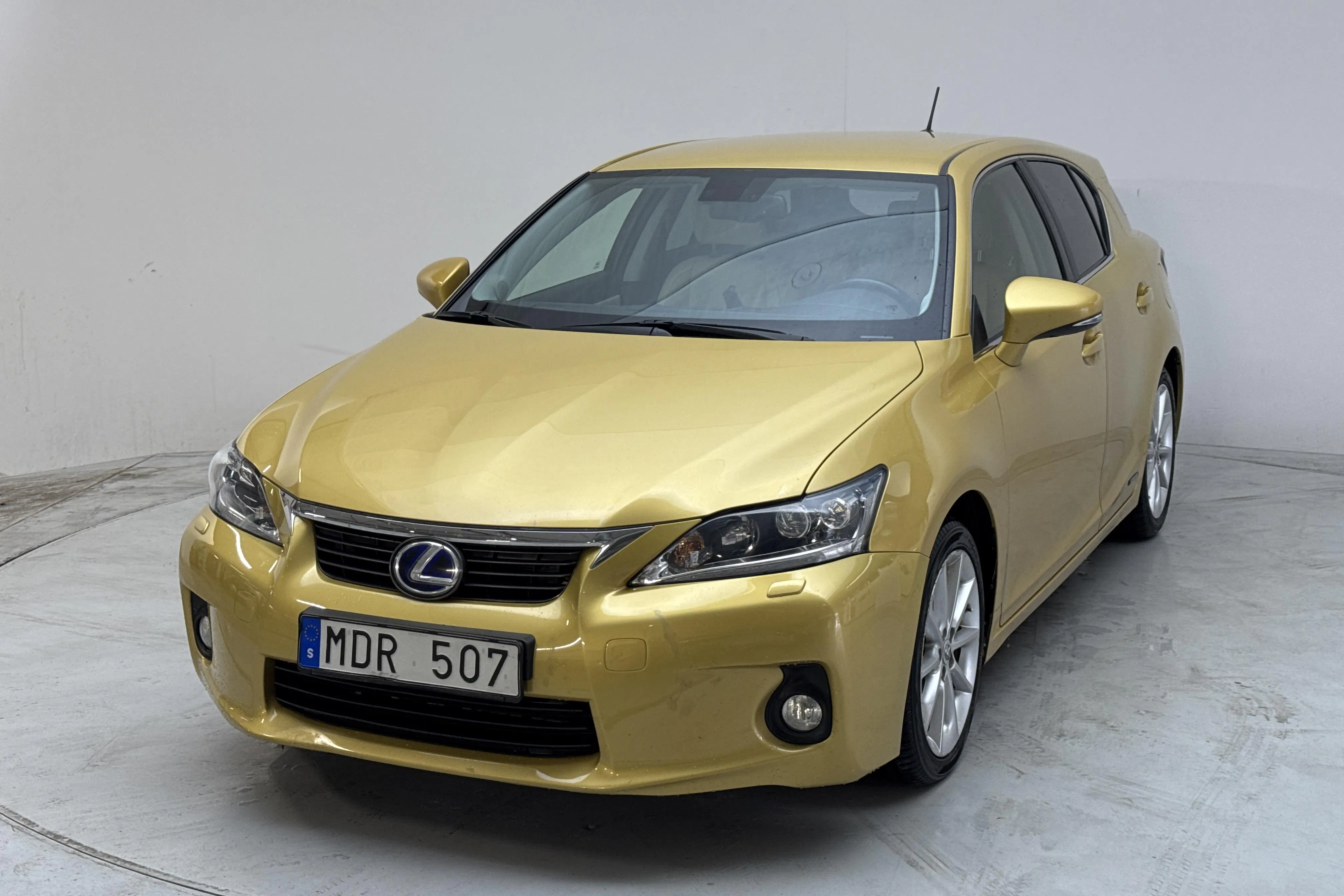Presentation photo 1 of 14: Lexus CT 200h (99hk) - 115 360 km - Automatic - yellow - 2012