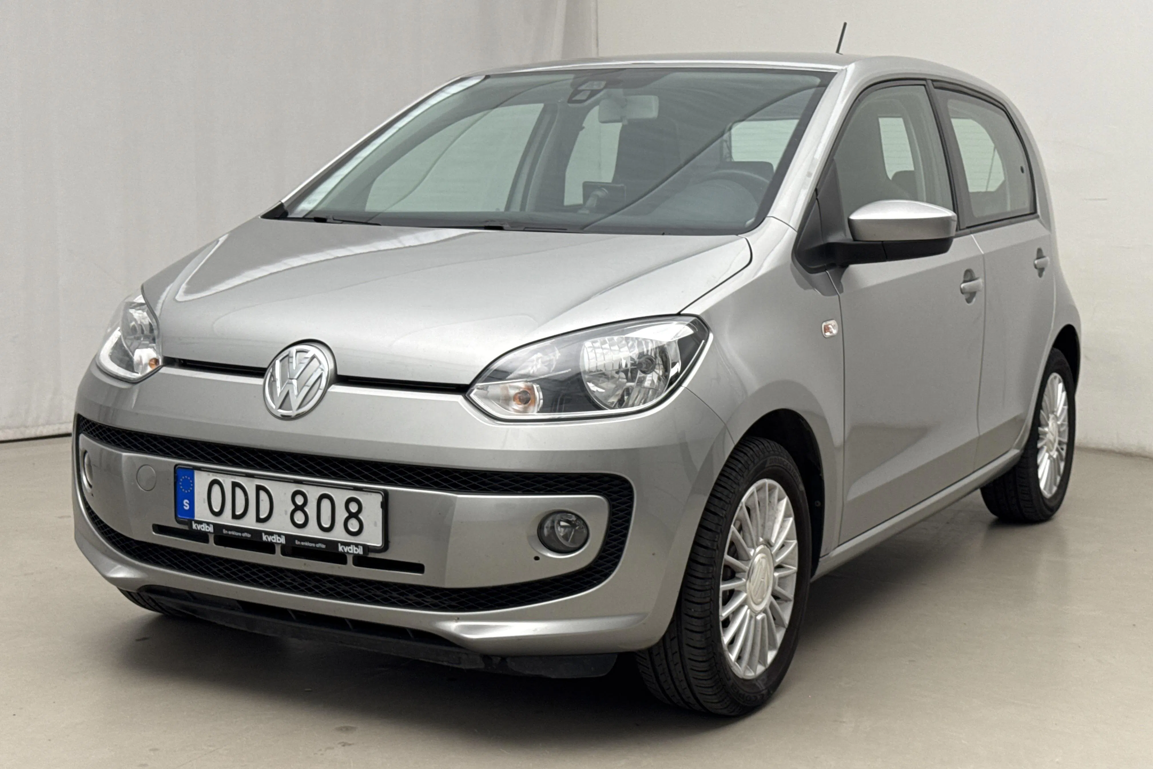 Presentationsfoto 1 av 16: VW up! 1.0 5dr (75hk) - 8 253 mil - Manuell - silver - 2016