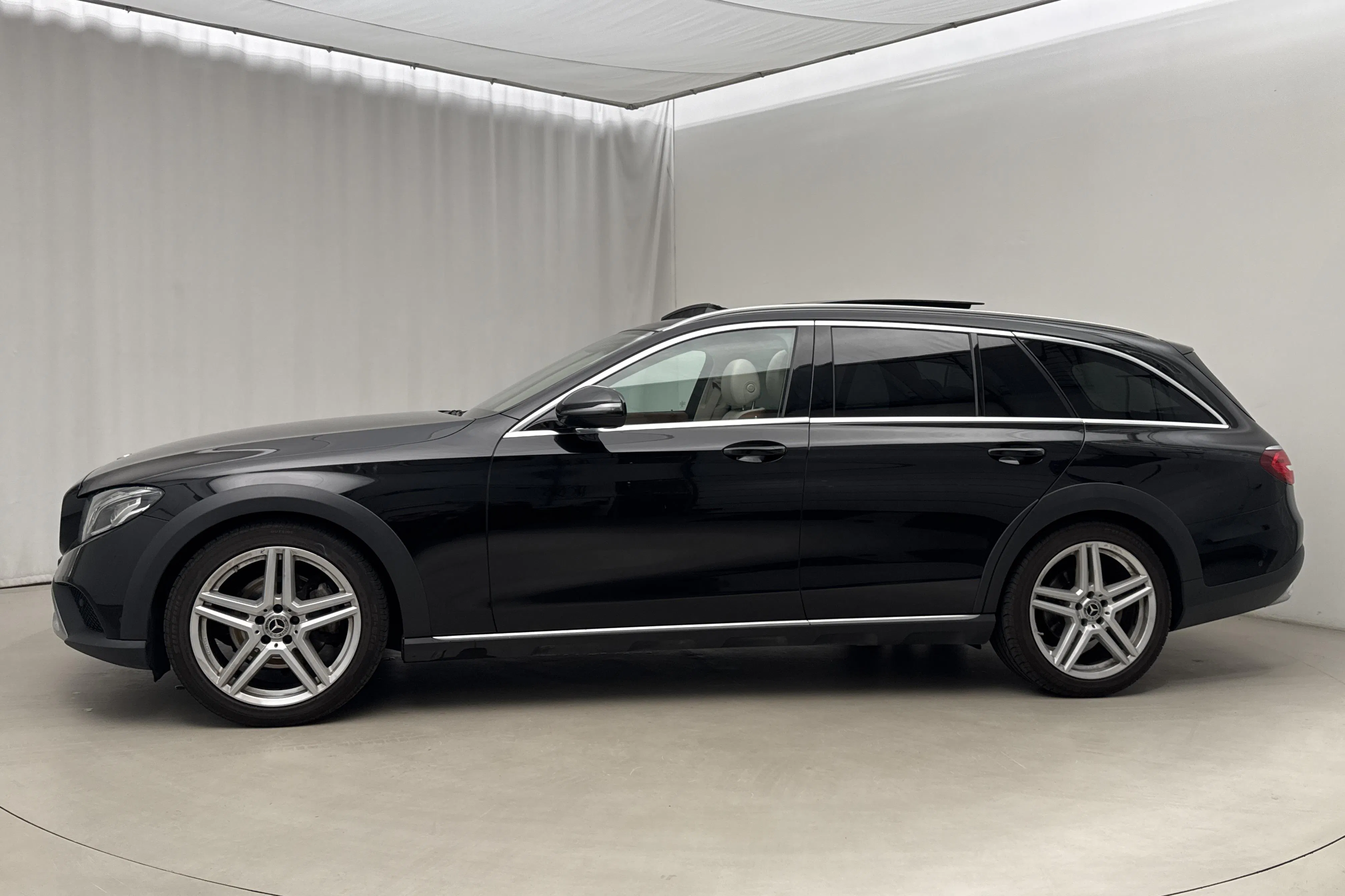 Presentation photo 2 of 23: Mercedes E 220 d 4MATIC Kombi All-Terrain S213 (194hk) - 234 510 km - Automatic - black - 2018