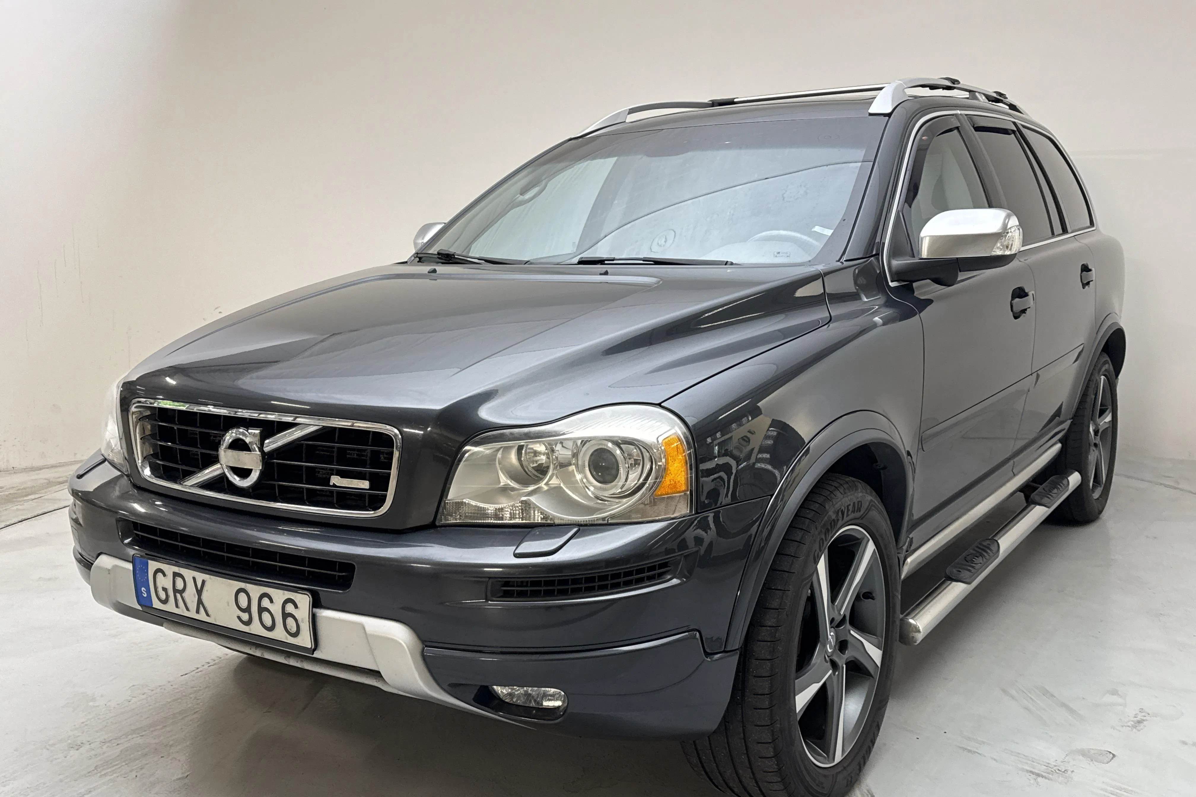 Presentation photo 1 of 17: Volvo XC90 D5 AWD (200hk) - 160 120 km - Automatic - gray - 2013