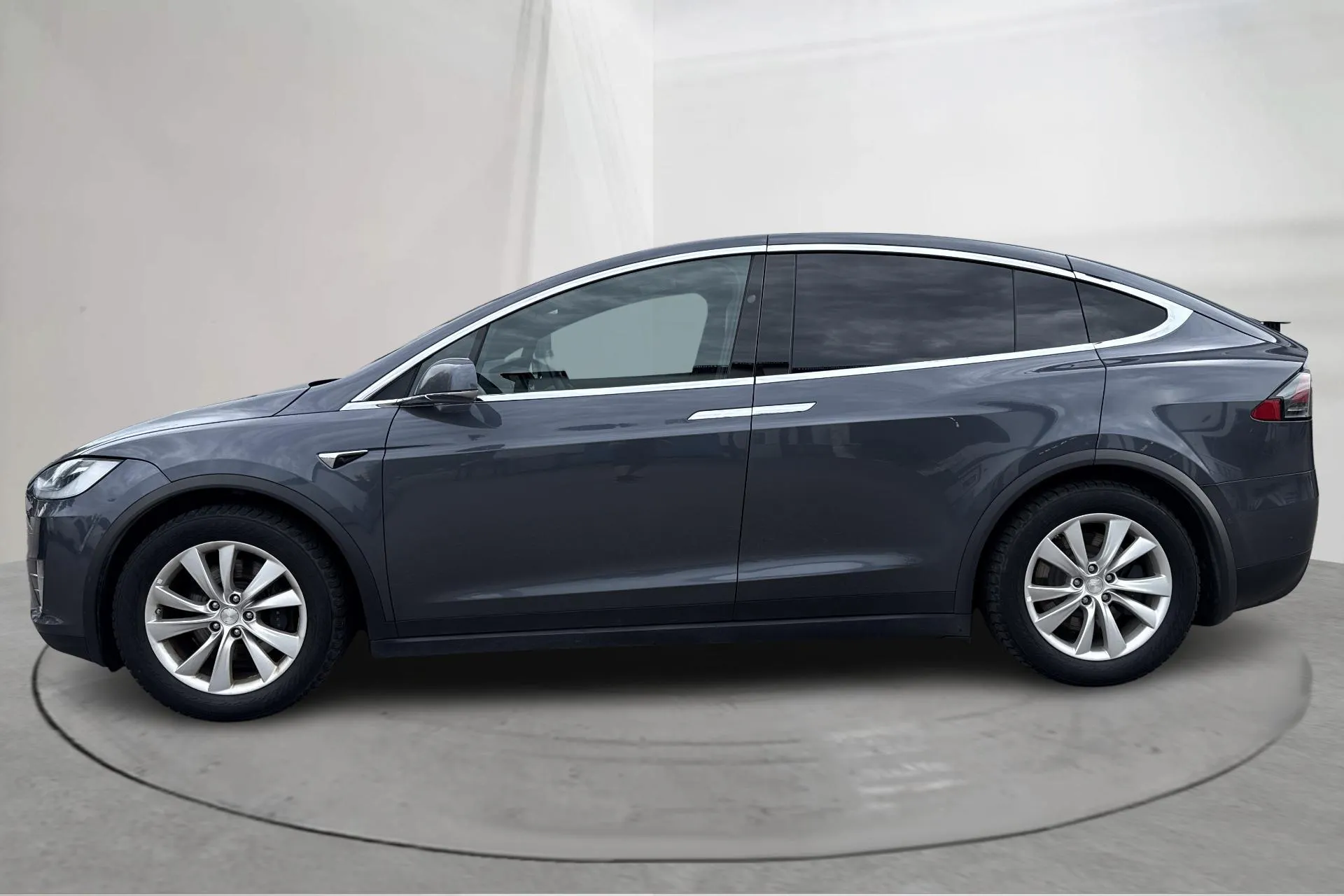 Presentation photo 2 of 19: Tesla Model X Dual Motor Long Range AWD - 190 360 km - Automatic - gray - 2019