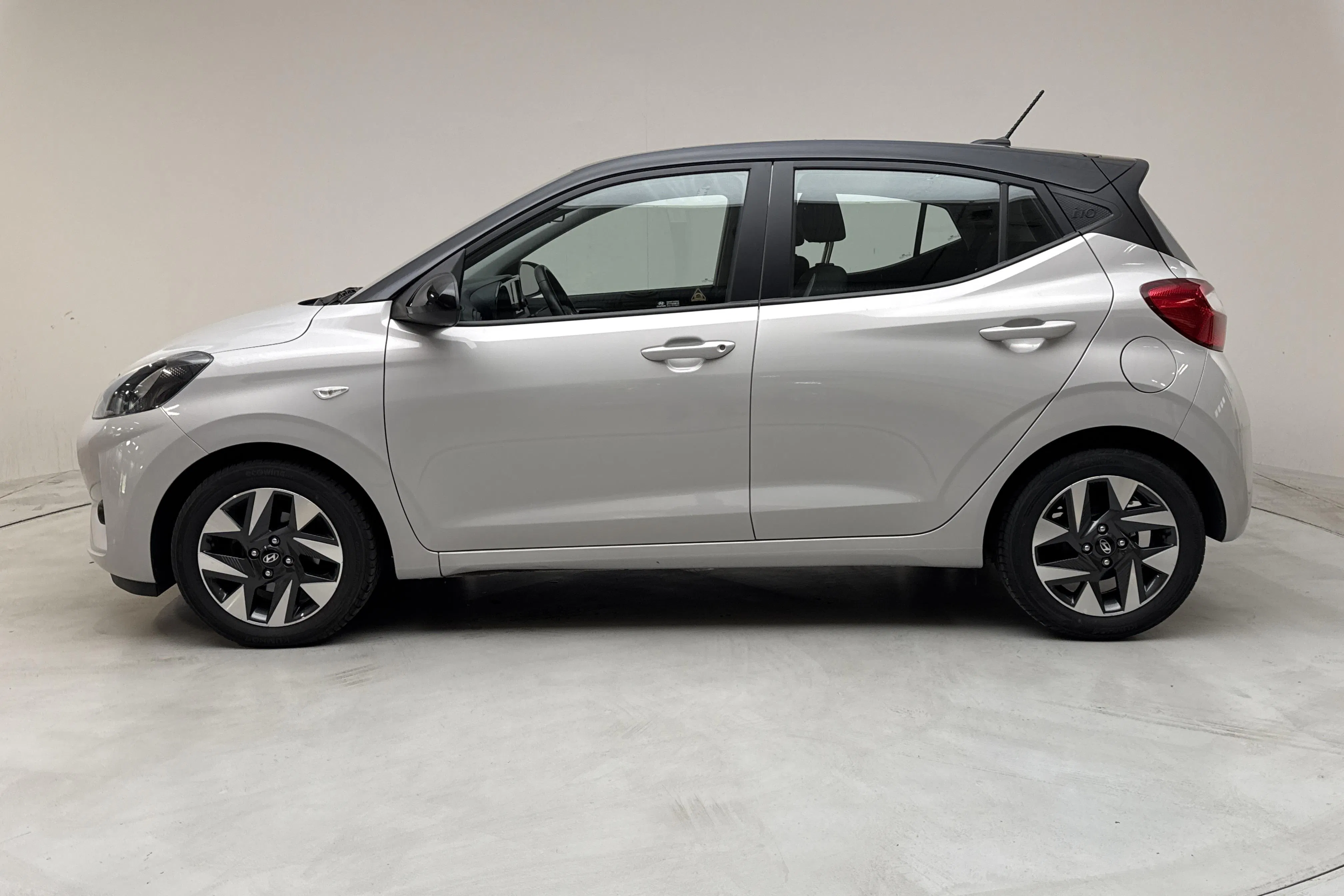 Presentationsfoto 2 av 15: Hyundai i10 1.0 MPi (67hk) - 1 843 mil - Automat - grå - 2024
