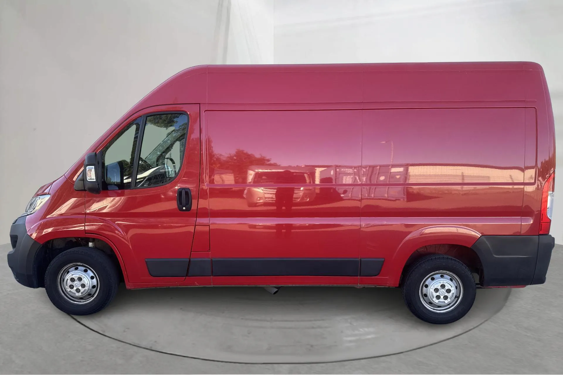 Presentationsfoto 2 av 13: Citroën Jumper II BlueHDi Skåp (140hk) - 14 253 mil - Manuell - röd - 2021