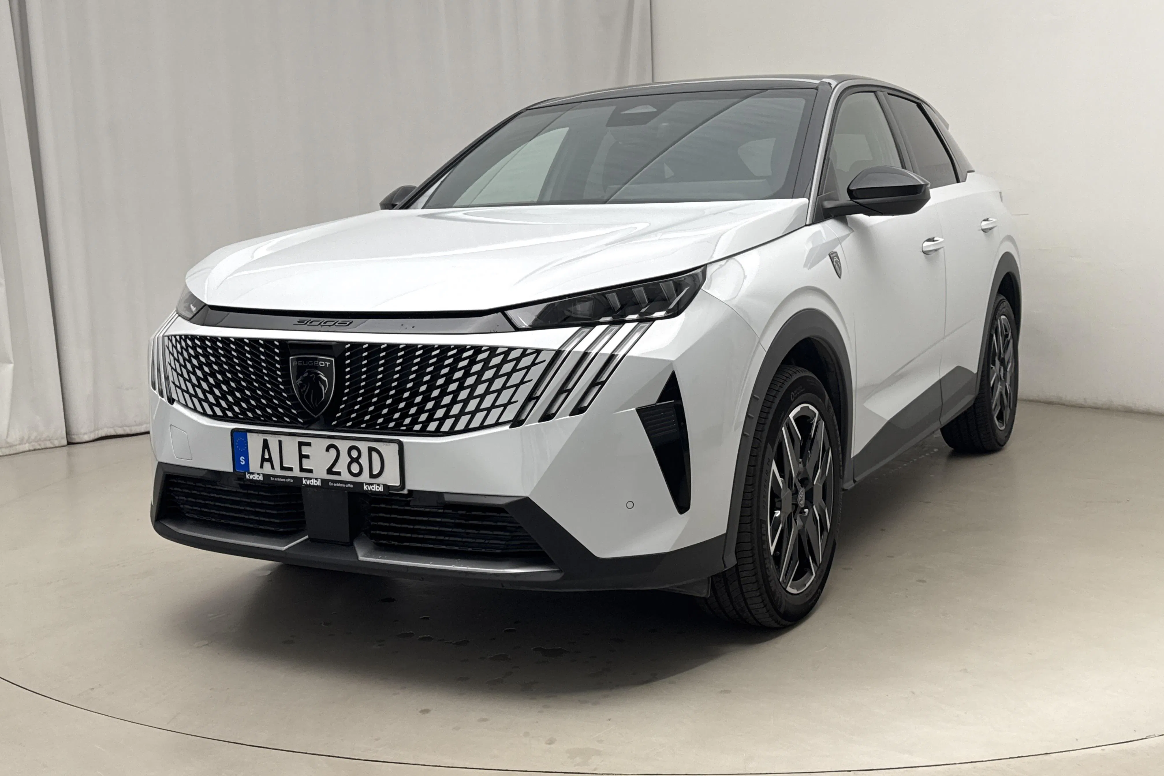 Presentationsfoto 1 av 18: Peugeot 3008 1.2 Hybrid (145hk) - 1 738 mil - Automat - vit - 2024
