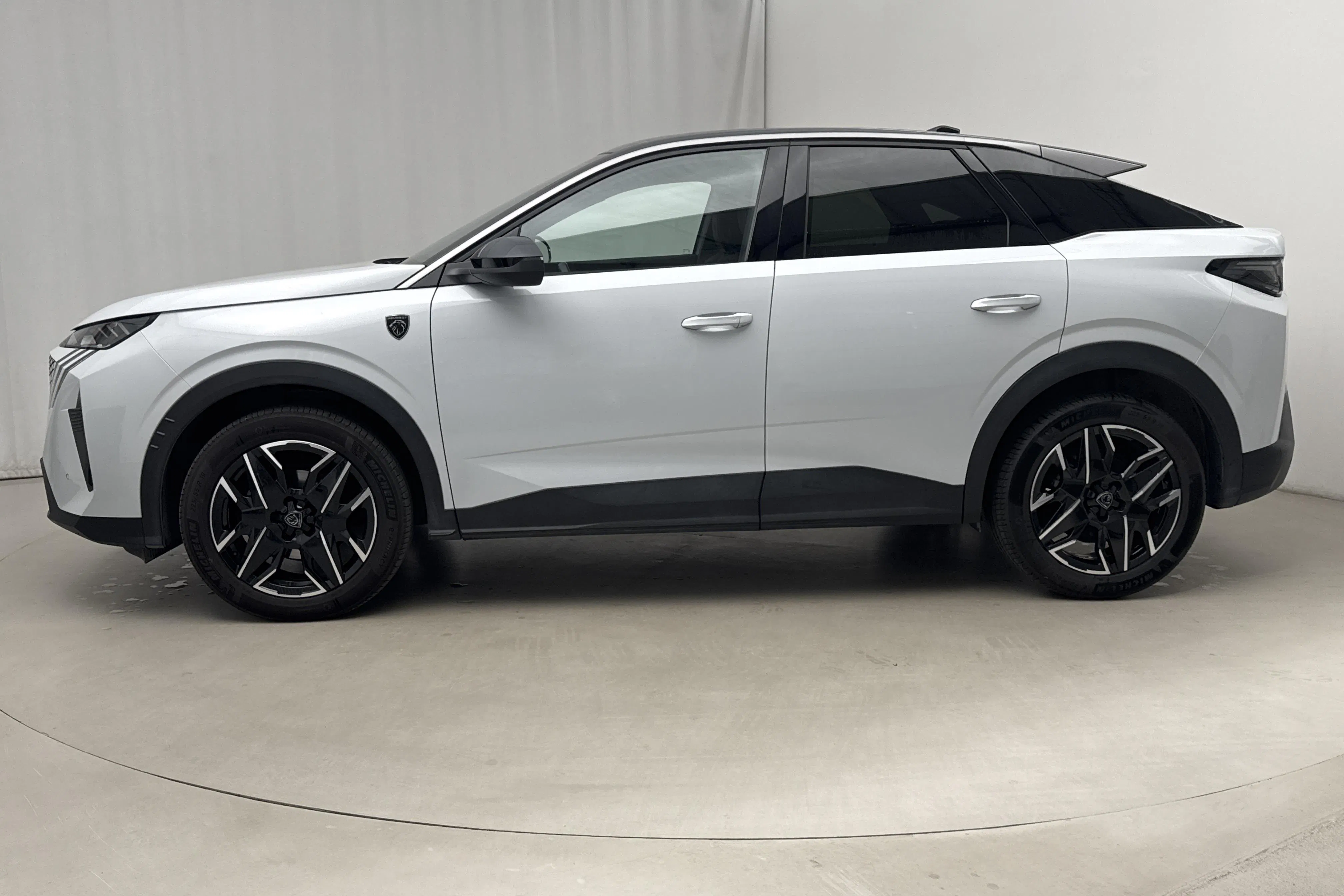 Presentationsfoto 2 av 18: Peugeot 3008 1.2 Hybrid (145hk) - 1 738 mil - Automat - vit - 2024