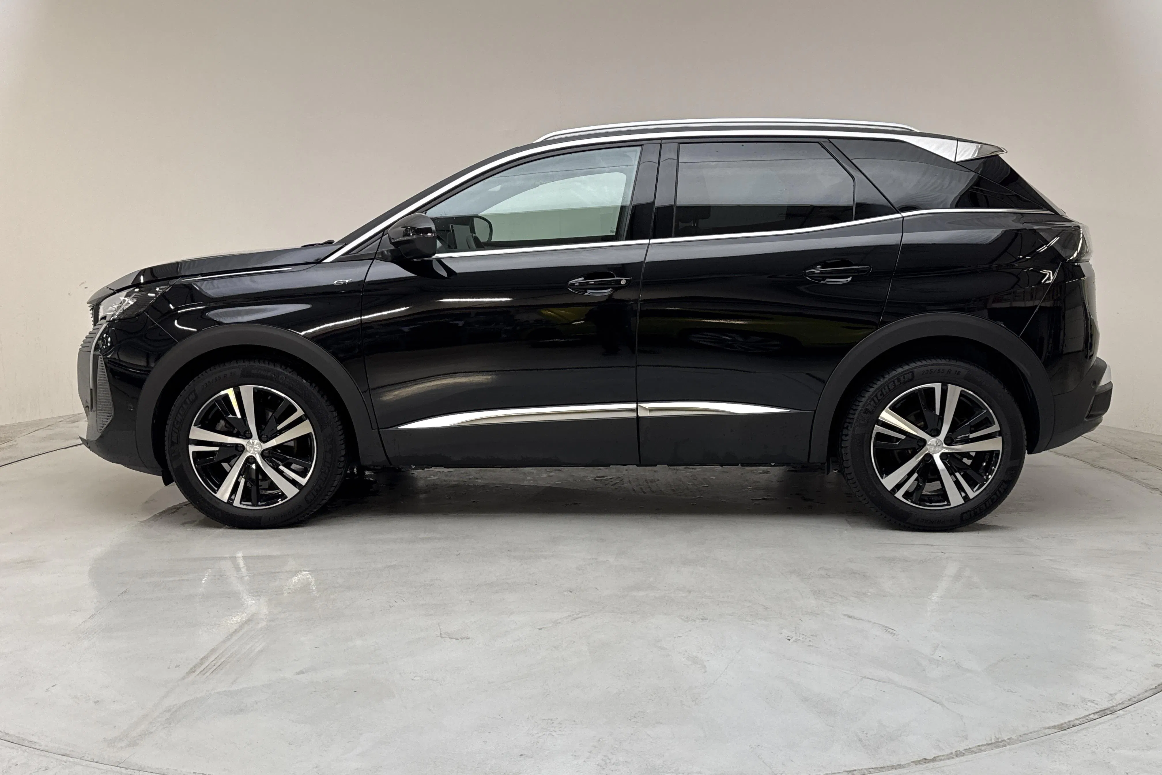 Presentationsfoto 2 av 18: Peugeot 3008 1.2 PureTech (130hk) - 2 172 mil - Automat - svart - 2024