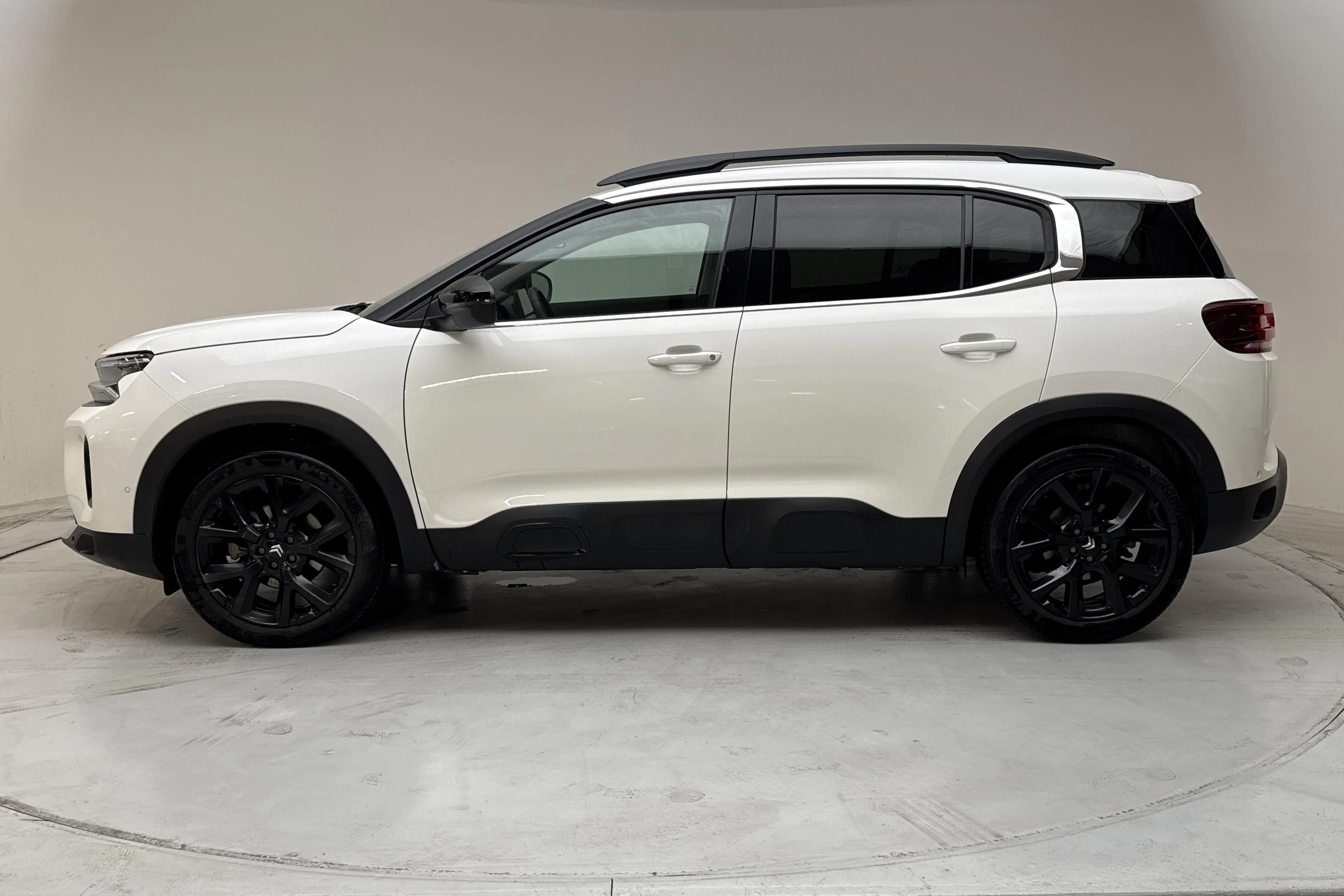 Presentation photo 2 of 14: Citroën C5 Aircross PureTech (130hk) - 22 370 km - Automatic - white - 2024