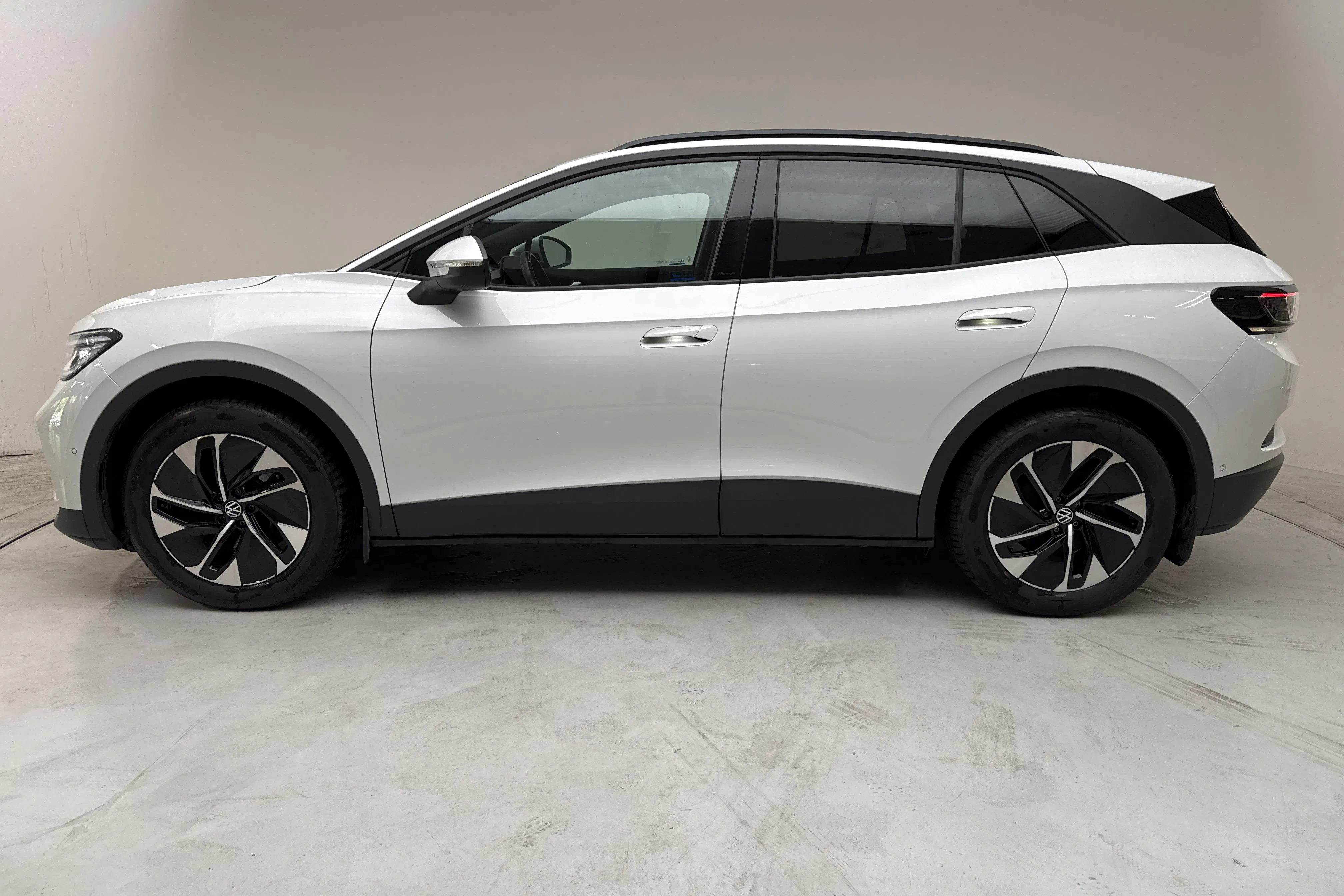 Presentationsfoto 2 av 17: VW ID.4 77kWh (286hk) - 6 040 mil - Automat - vit - 2025