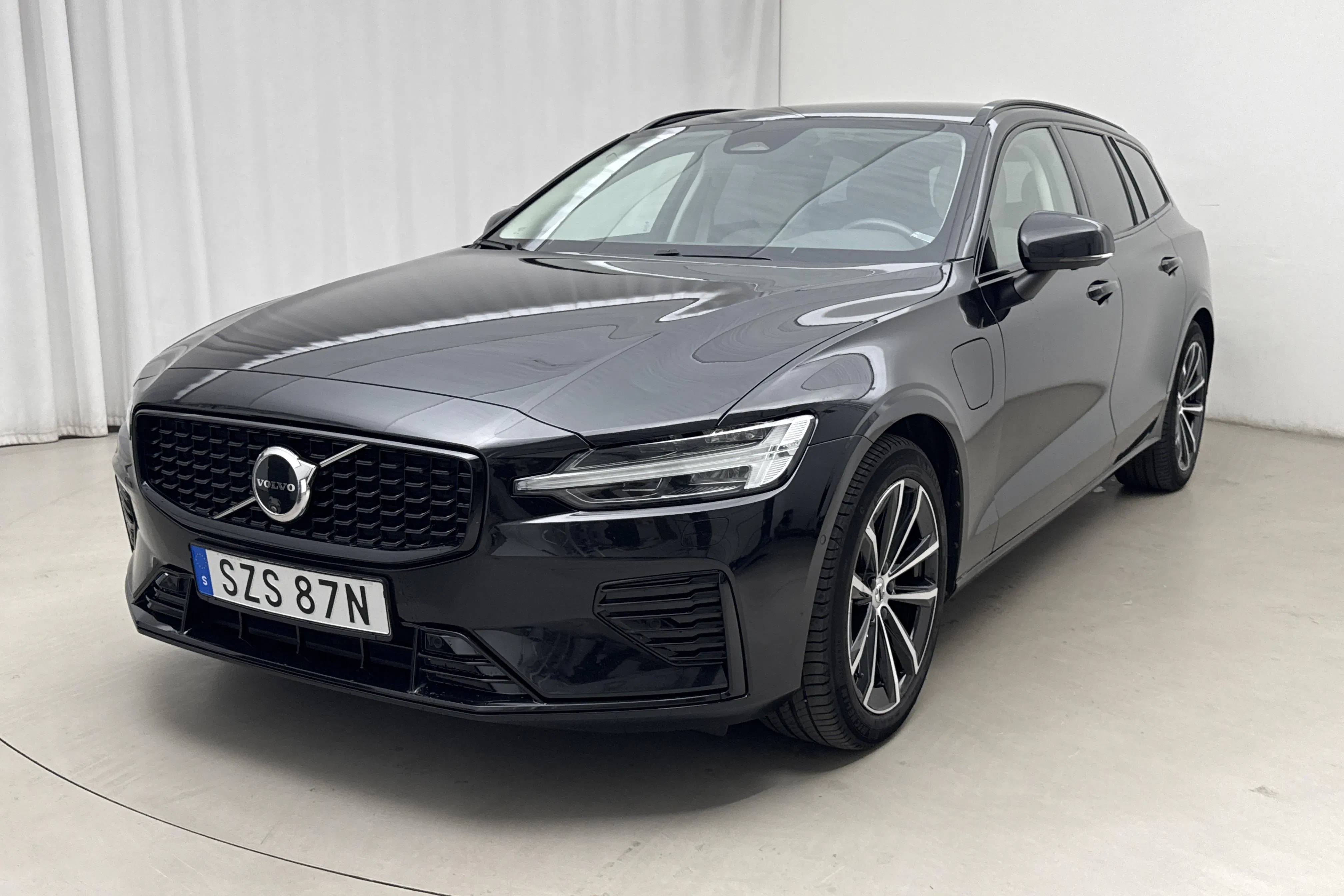 Presentation photo 1 of 20: Volvo V60 T6 AWD Recharge (350hk) - 90 120 km - Automatic - black - 2024