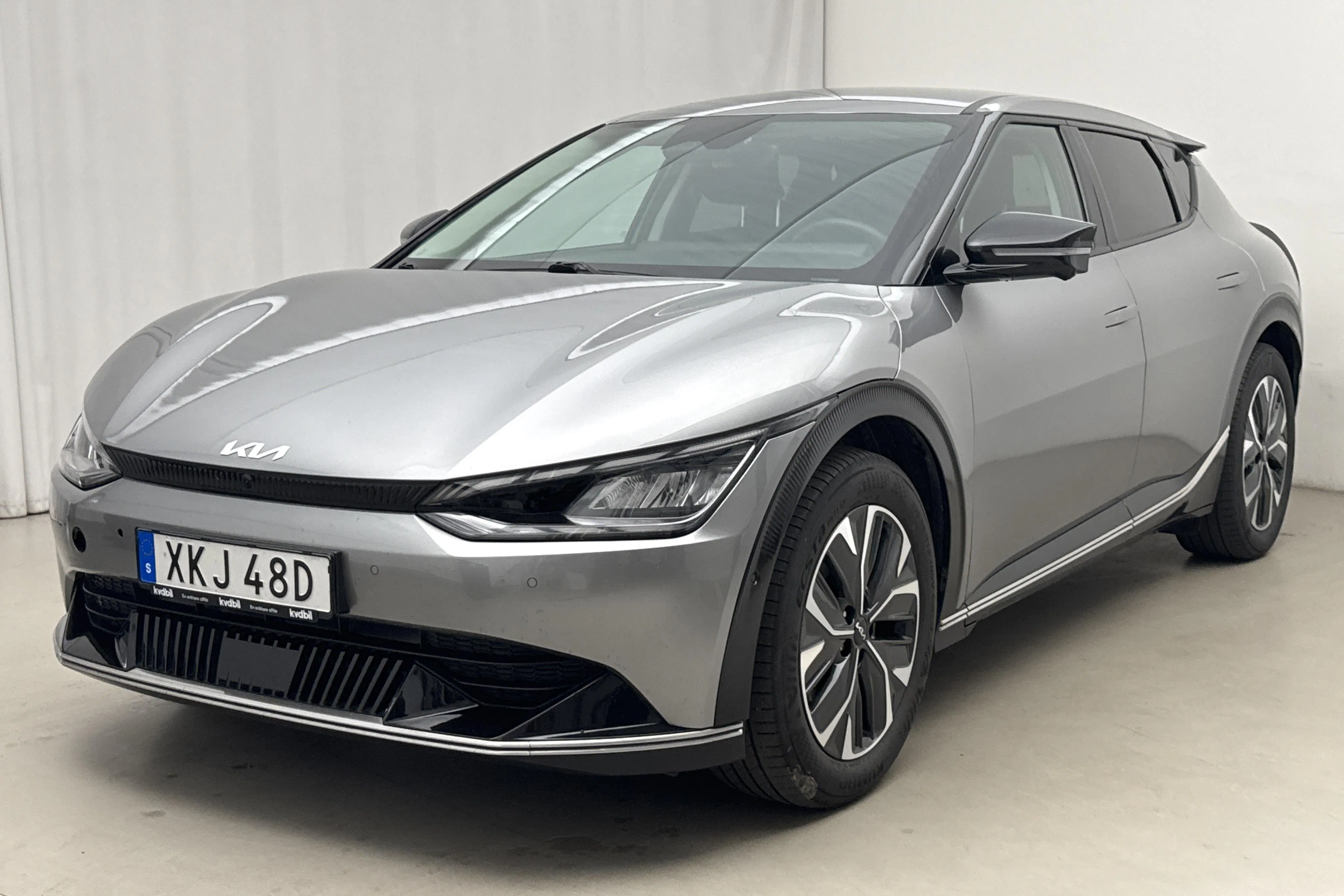 Presentationsfoto 1 av 25: KIA EV6 RWD (228hk) - 6 231 mil - Automat - grå - 2023