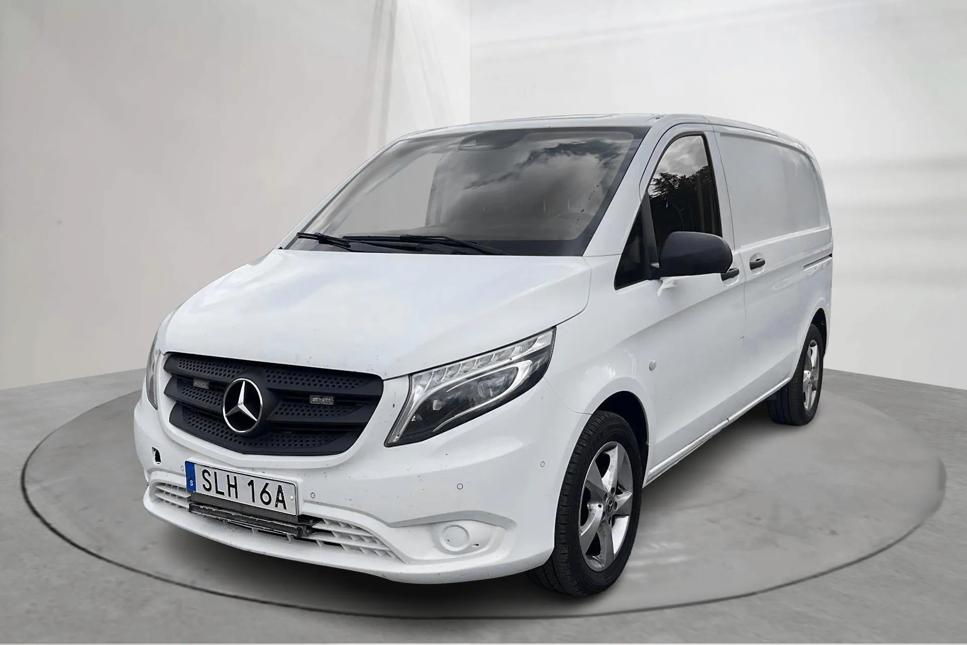 Presentationsfoto 1 av 15: Mercedes Vito 119 BlueTEC 4MATIC W640 (190hk) - 20 112 mil - Automat - vit - 2020