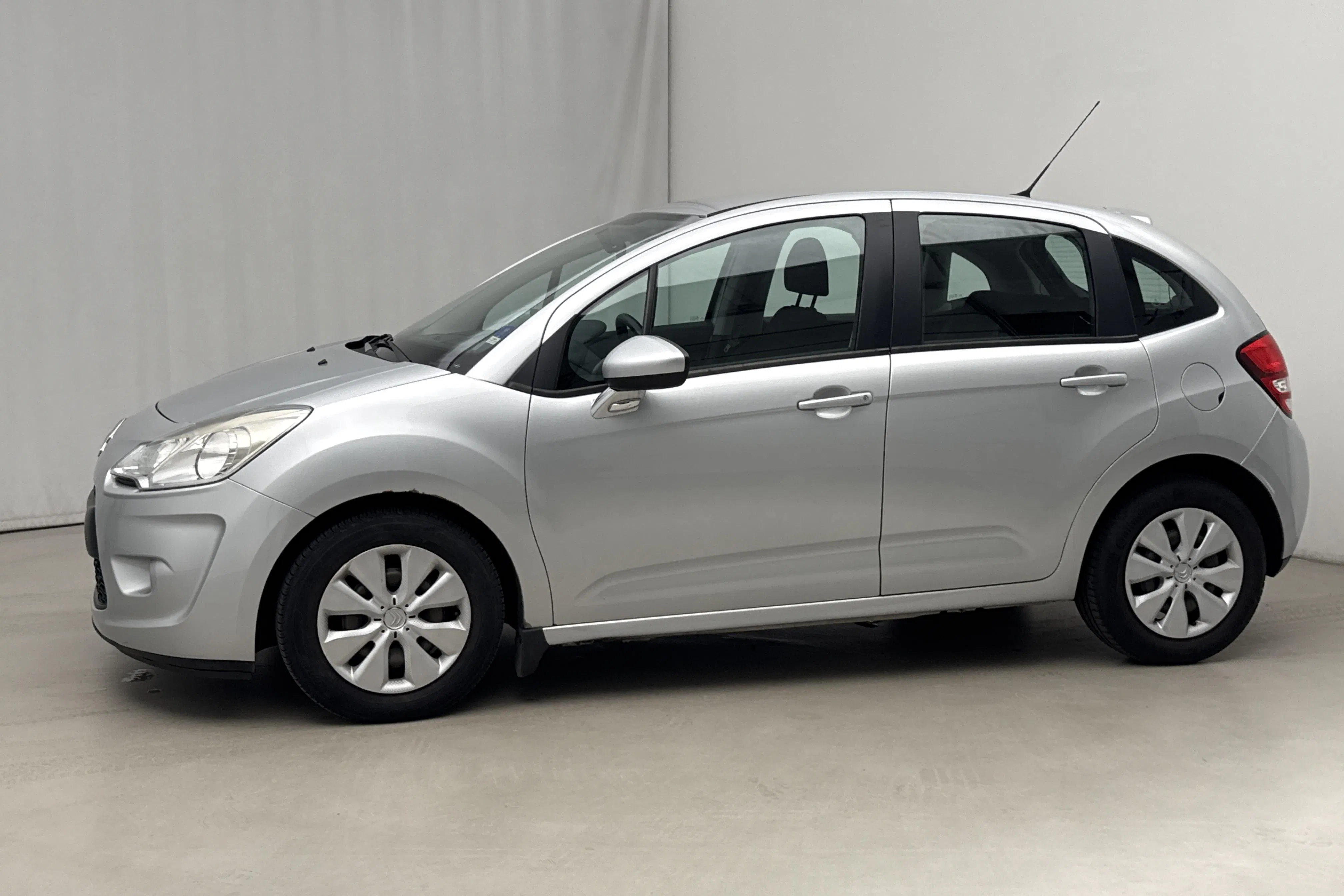 Presentation photo 2 of 14: Citroën C3 1.4 VTi  (95hk) - 143 510 km - Manual - silver - 2010