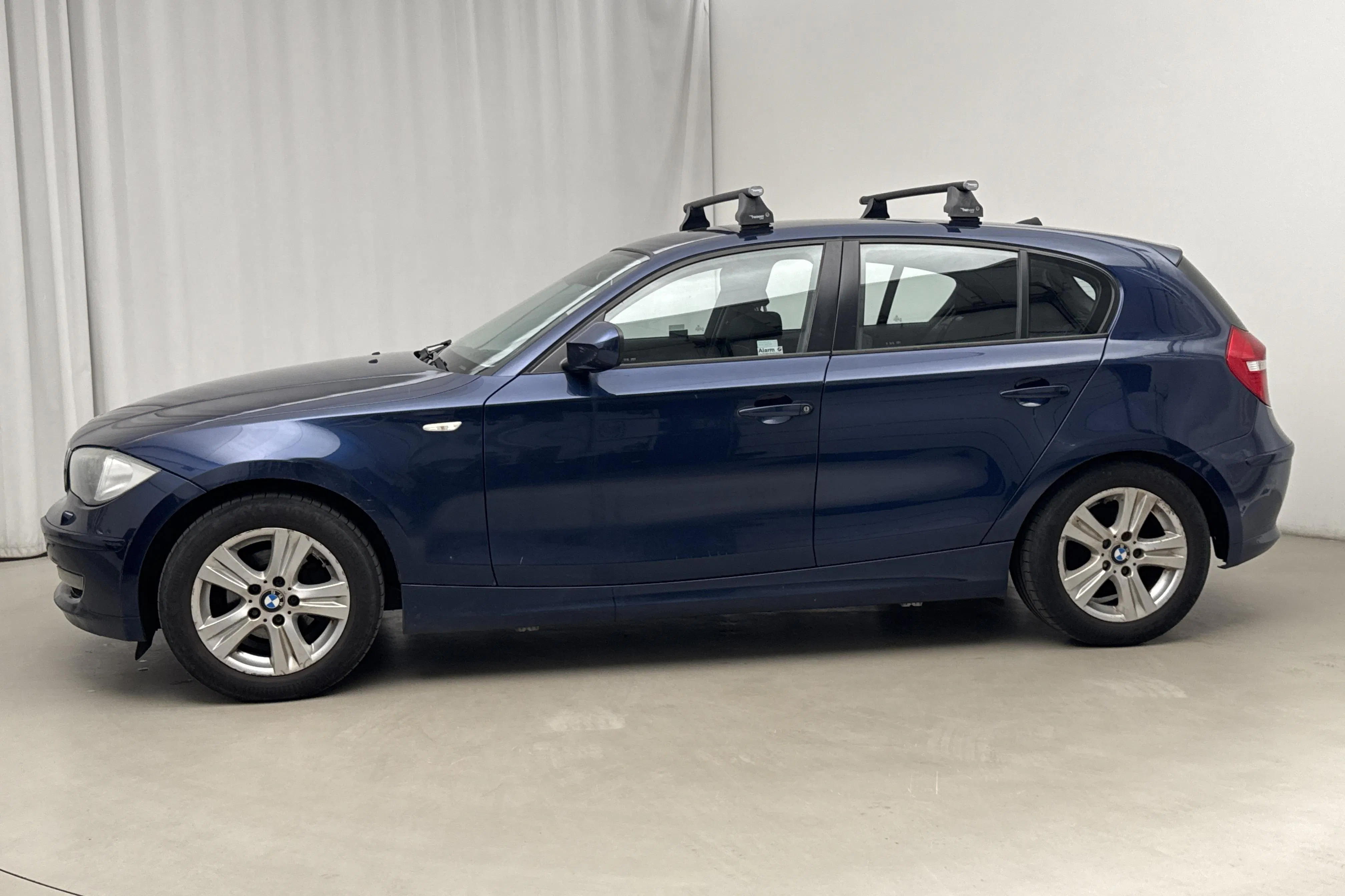 Presentationsfoto 2 av 13: BMW 116d 5dr, E87 (116hk) - 20 953 mil - Manuell - blå - 2011