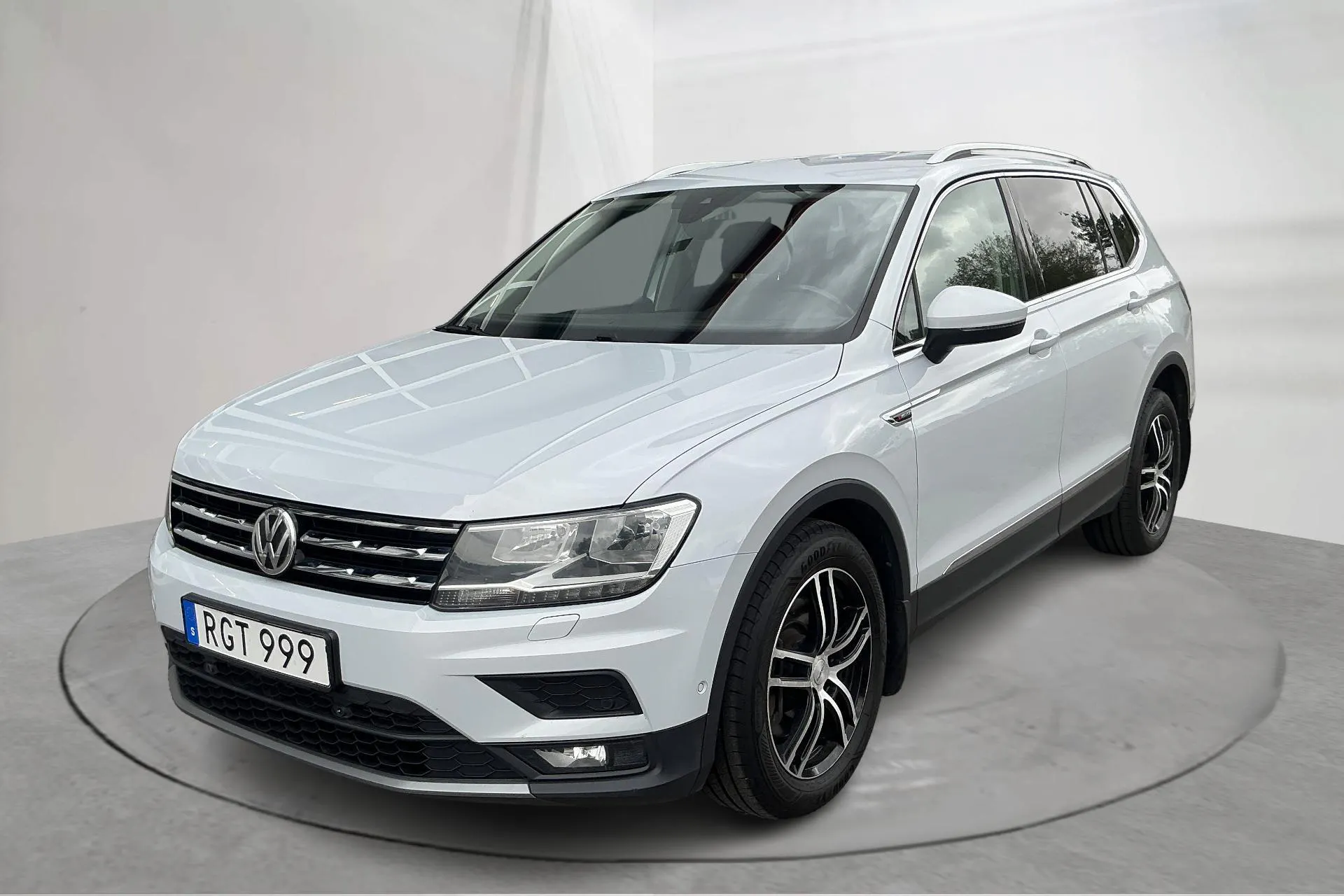 Presentation photo 1 of 17: VW Tiguan Allspace 2.0 TSI 4MOTION (180hk) - 131 890 km - Automatic - light grey - 2018