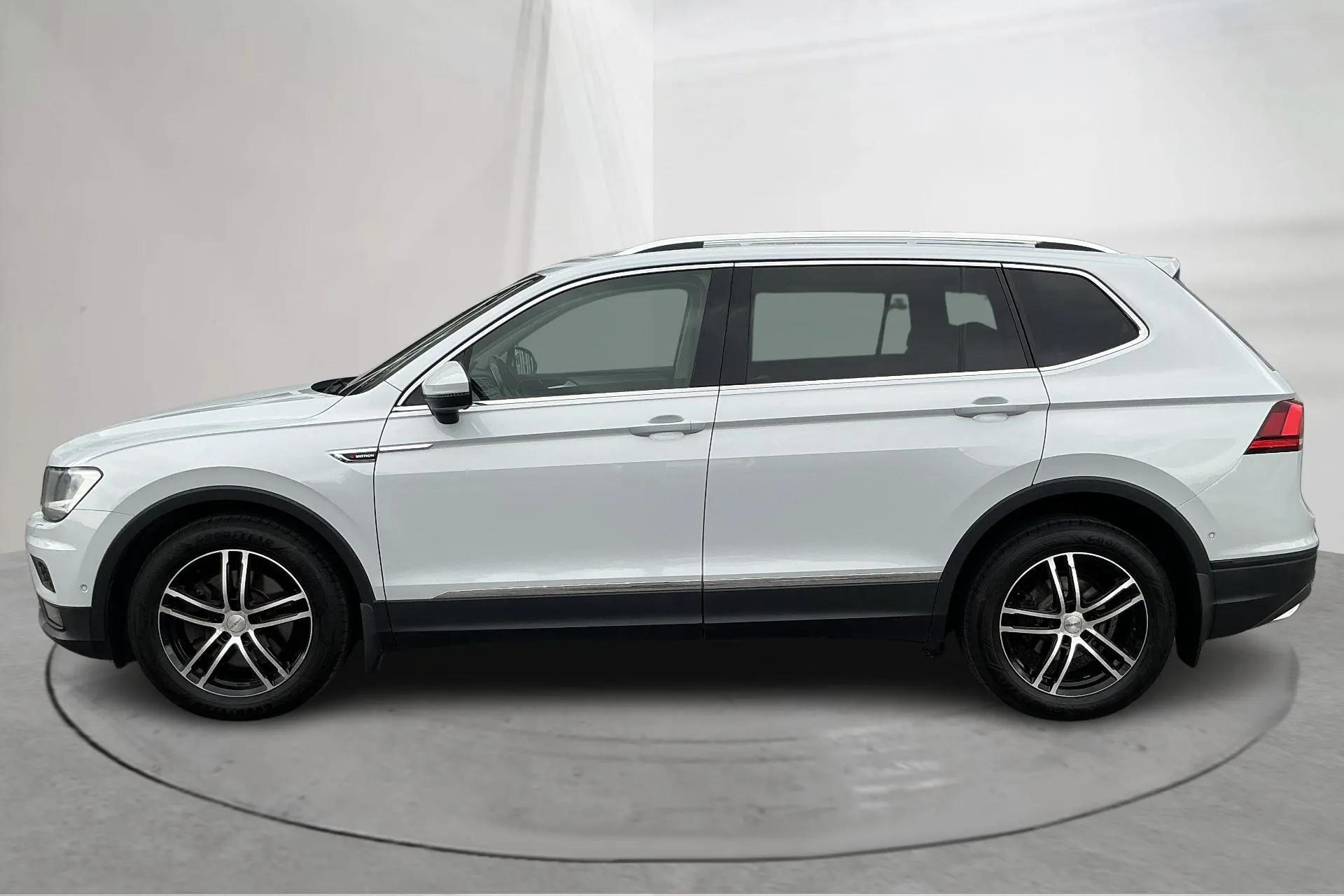 Presentation photo 2 of 17: VW Tiguan Allspace 2.0 TSI 4MOTION (180hk) - 131 890 km - Automatic - light grey - 2018