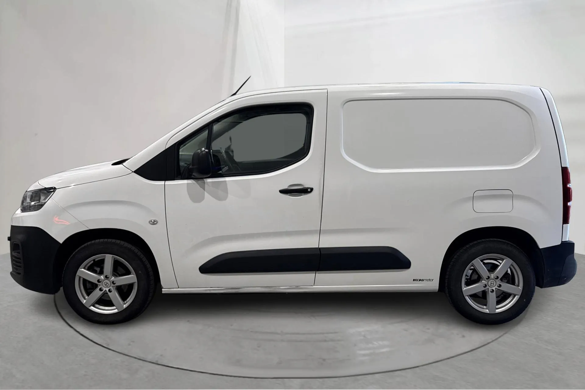 Presentationsfoto 2 av 15: Citroën Berlingo 1.5 BlueHDi Skåp (75hk) - 10 045 mil - Manuell - vit - 2018