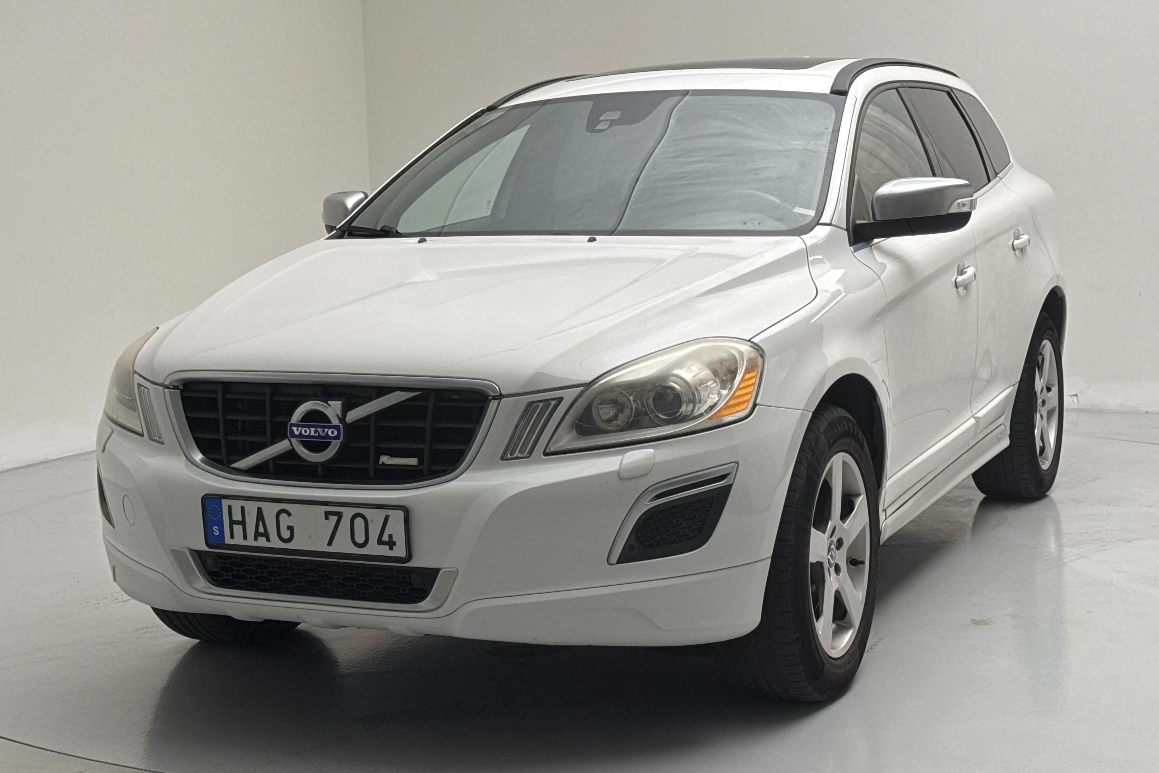 Presentationsfoto 1 av 16: Volvo XC60 D4 AWD (163hk) - 13 683 mil - Automat - vit - 2013