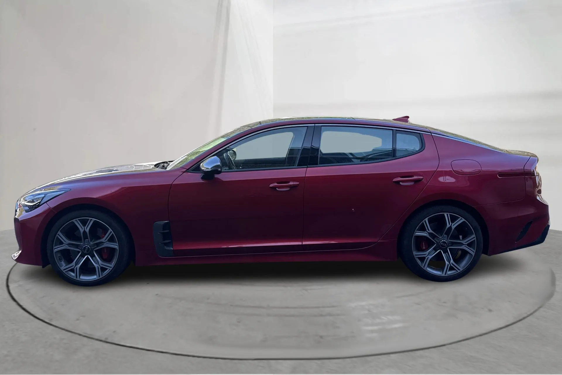 Presentation photo 2 of 16: KIA Stinger 3.3 T-GDi AWD (370hk) - 146 530 km - Automatic - red - 2018