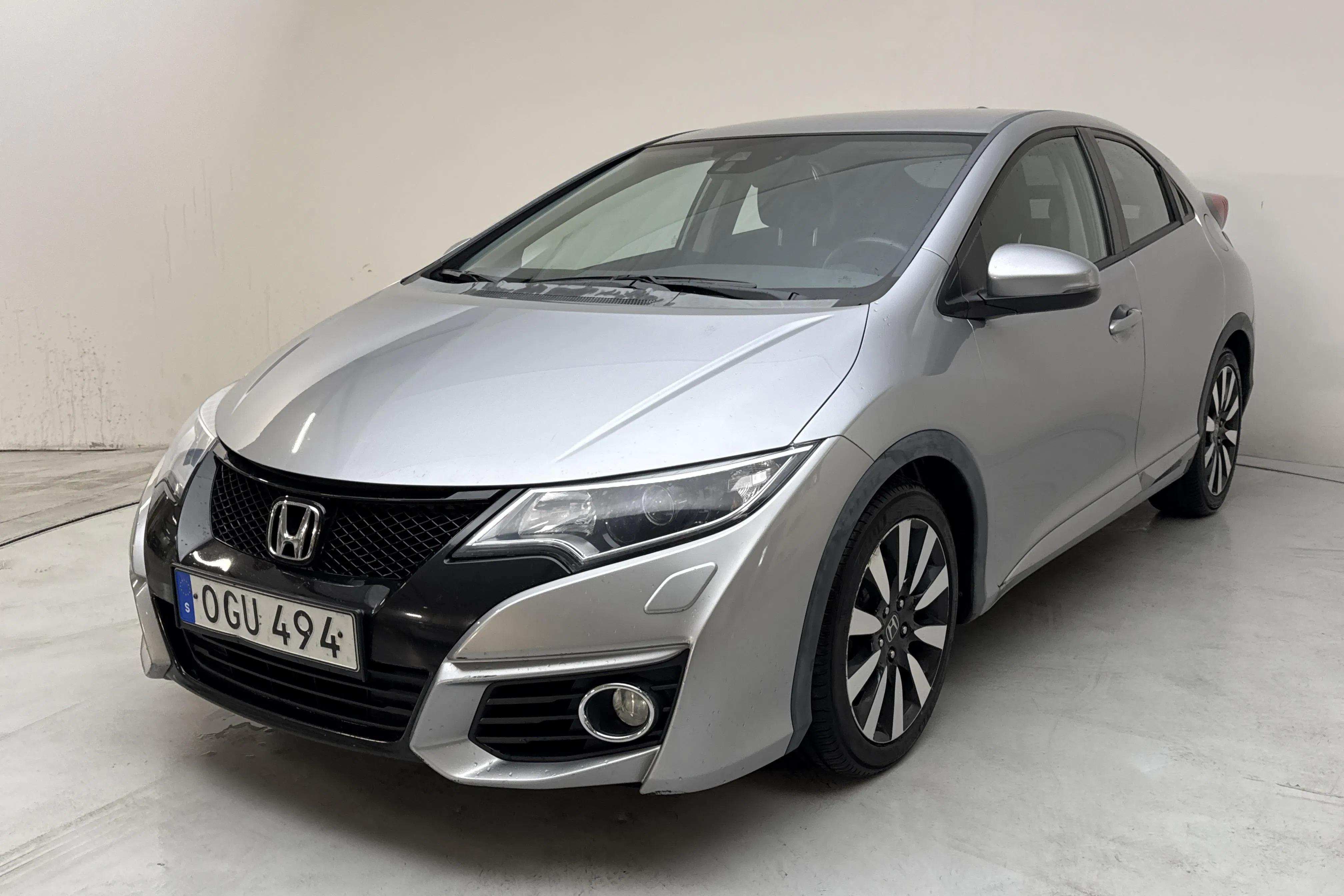 Presentationsfoto 1 av 13: Honda Civic 1.6 i-DTEC 5dr (120hk) - 20 960 mil - Manuell - silver - 2016