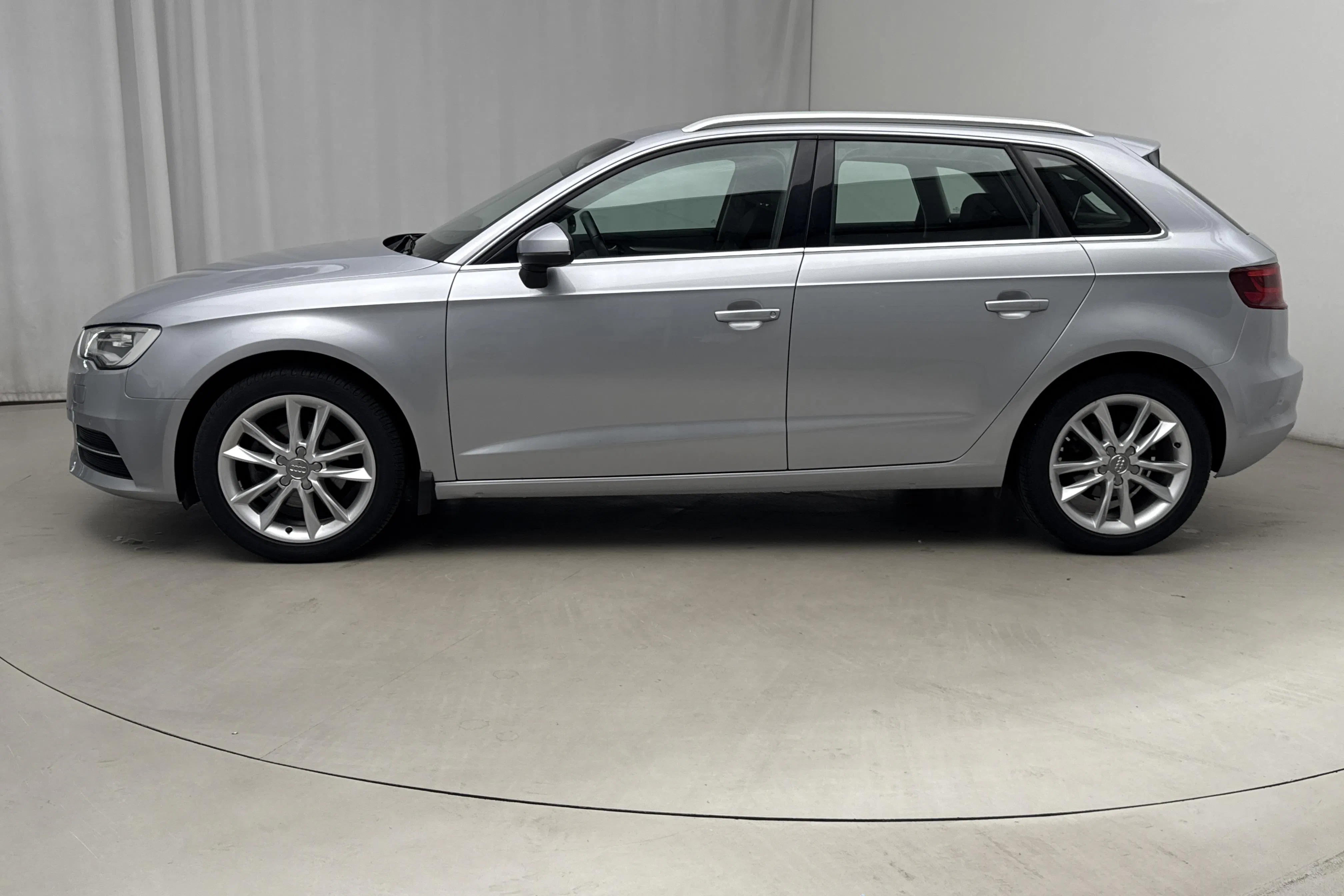 Presentationsfoto 2 av 14: Audi A3 1.2 TFSI Sportback (110hk) - 11 564 mil - Manuell - silver - 2016