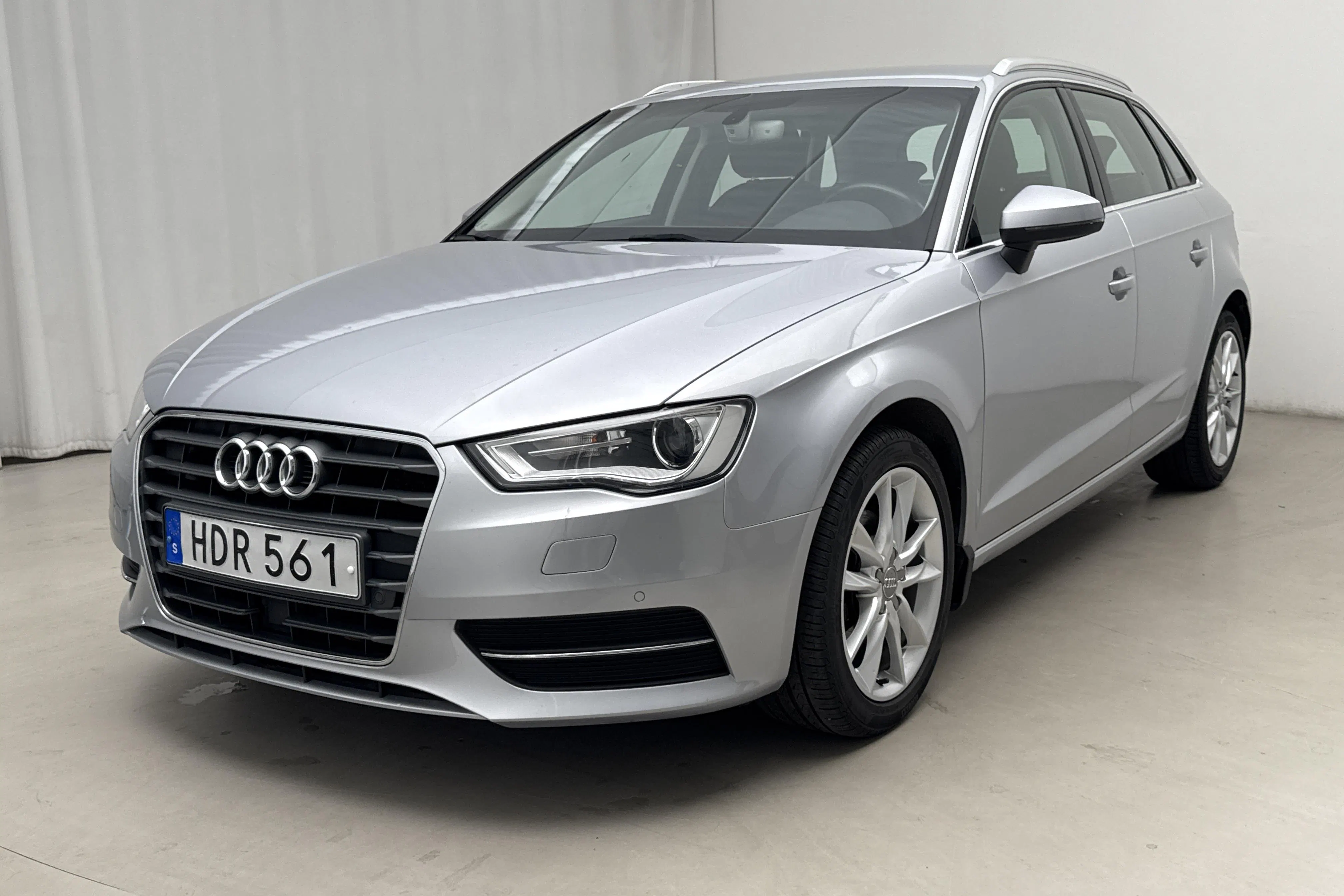 Presentationsfoto 1 av 14: Audi A3 1.2 TFSI Sportback (110hk) - 11 564 mil - Manuell - silver - 2016