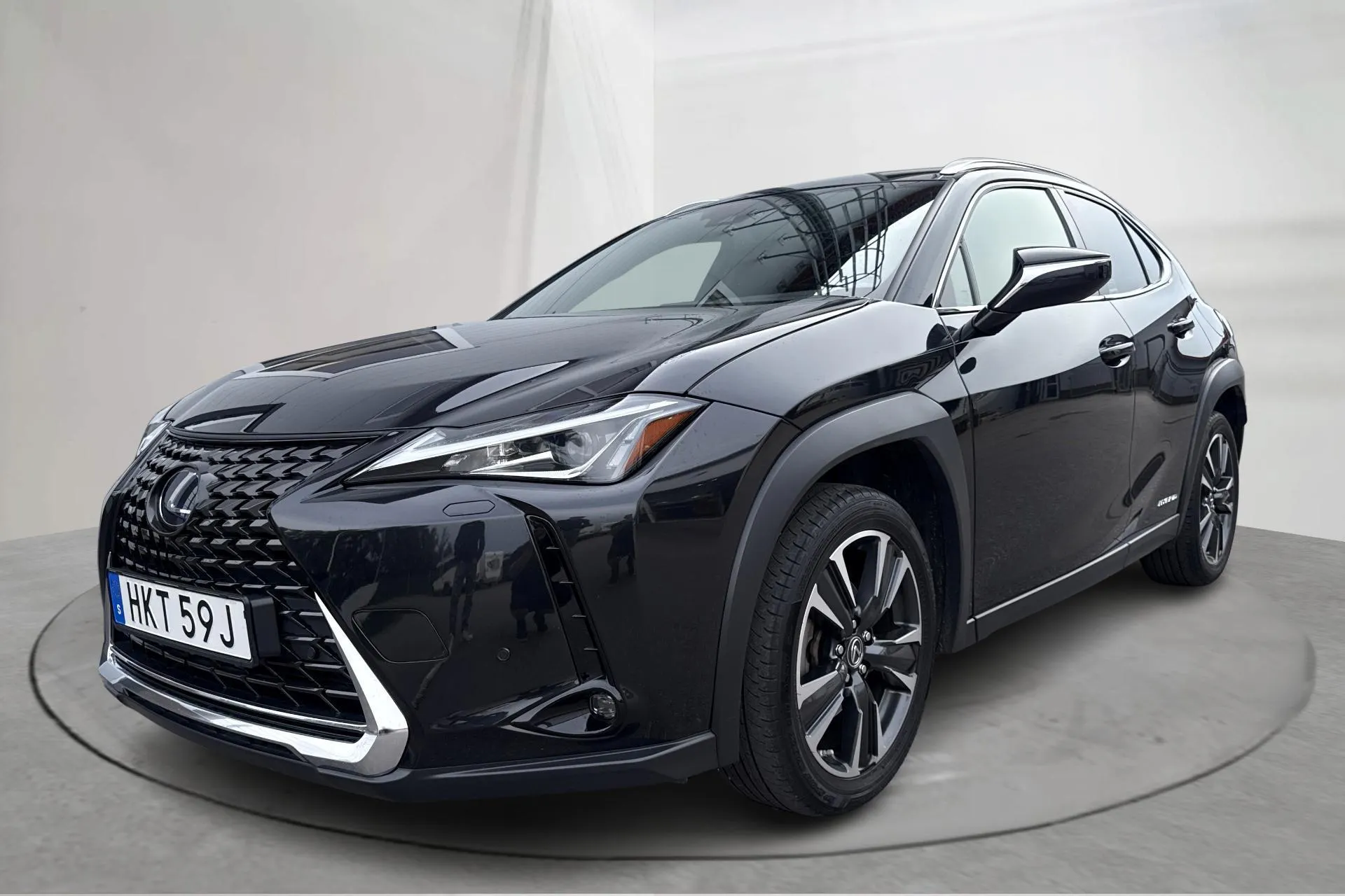 Presentation photo 1 of 14: Lexus UX 250h (178hk) - 100 470 km - Automatic - black - 2019