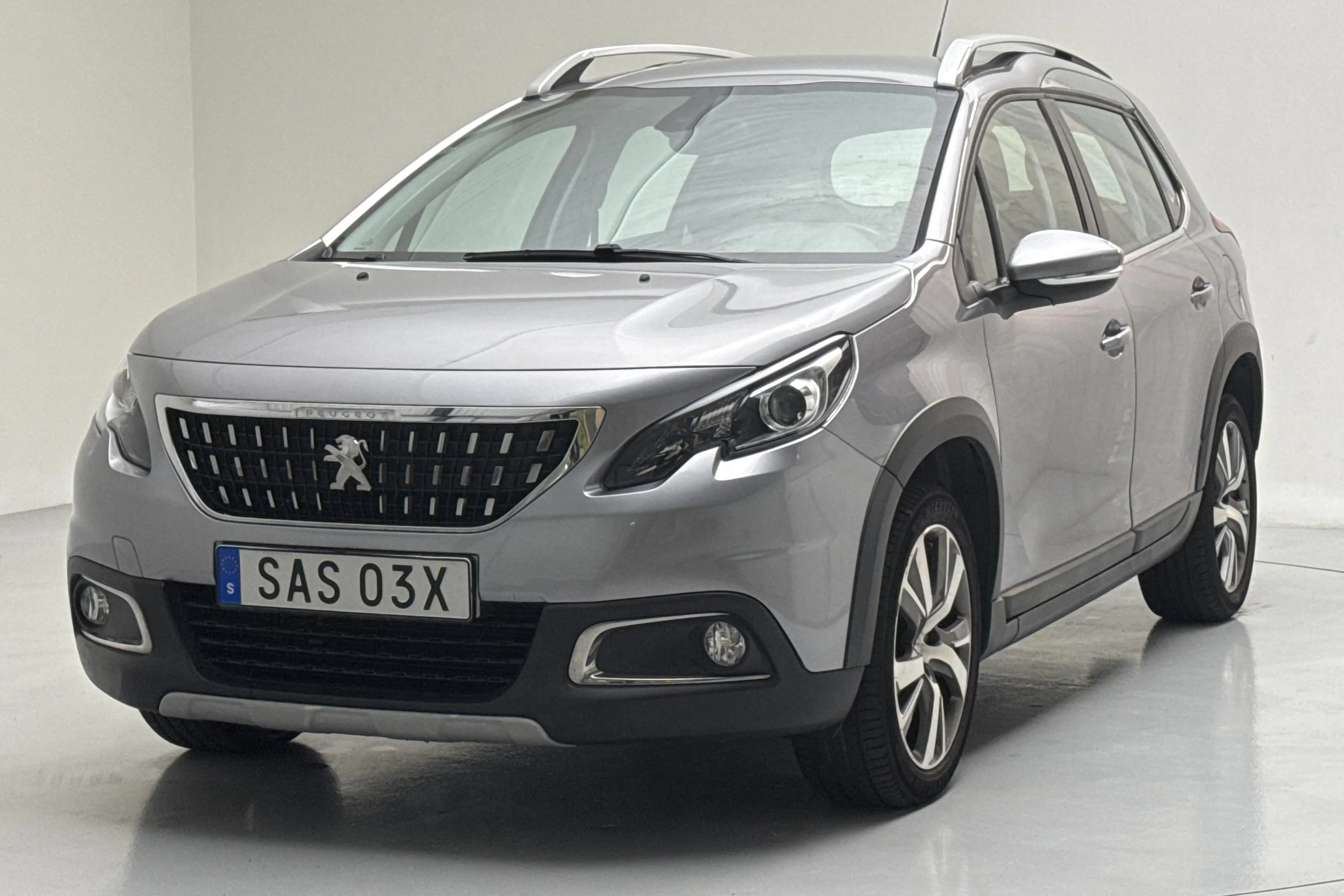 Presentationsfoto 1 av 14: Peugeot 2008 PureTech (110hk) - 6 805 mil - Automat - grå - 2019