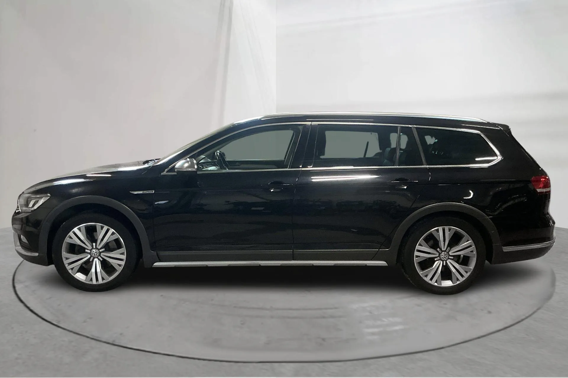 Presentationsfoto 2 av 15: VW Passat Alltrack 2.0 TDI 4MOTION (190hk) - 18 742 mil - Automat - svart - 2016