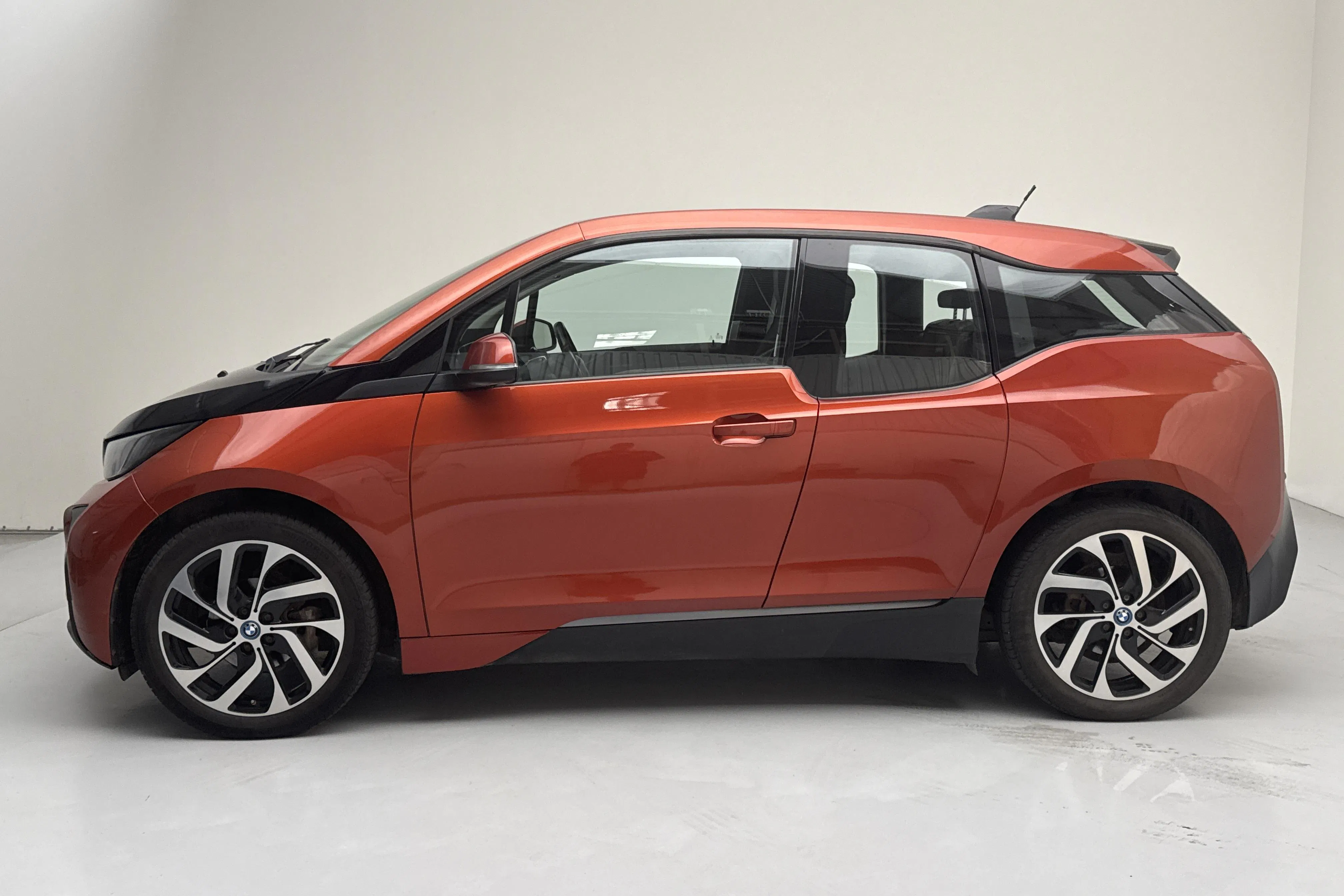 Presentationsfoto 2 av 16: BMW i3 60Ah REX, I01 (170hk) - 19 647 mil - Automat - orange - 2014