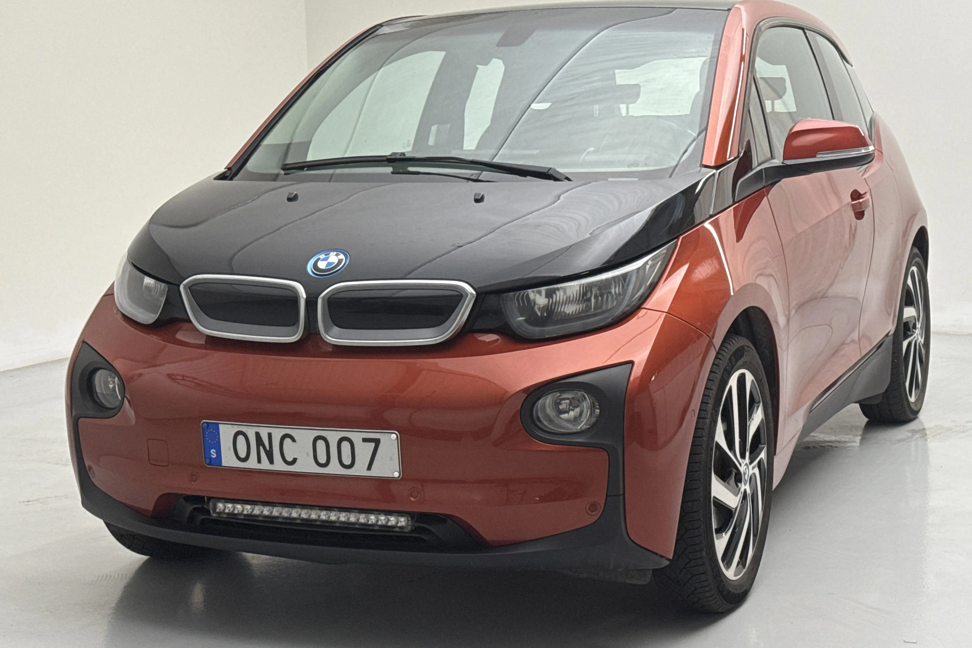Presentationsfoto 1 av 16: BMW i3 60Ah REX, I01 (170hk) - 19 647 mil - Automat - orange - 2014