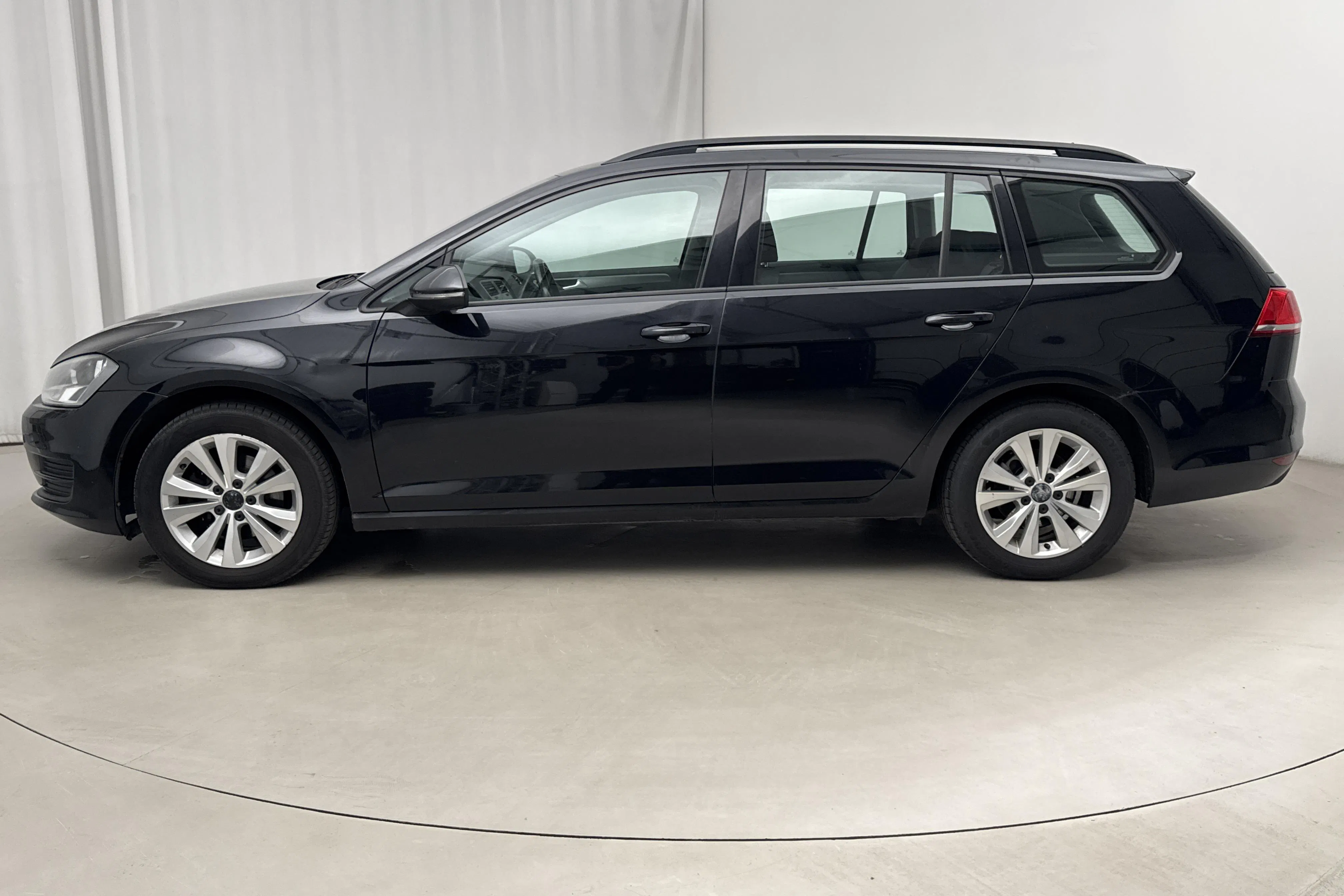Presentation photo 2 of 15: VW Golf VII 1.6 TDI BlueMotion Technology Sportscombi (105hk) - 190 770 km - Automatic - black - 2015