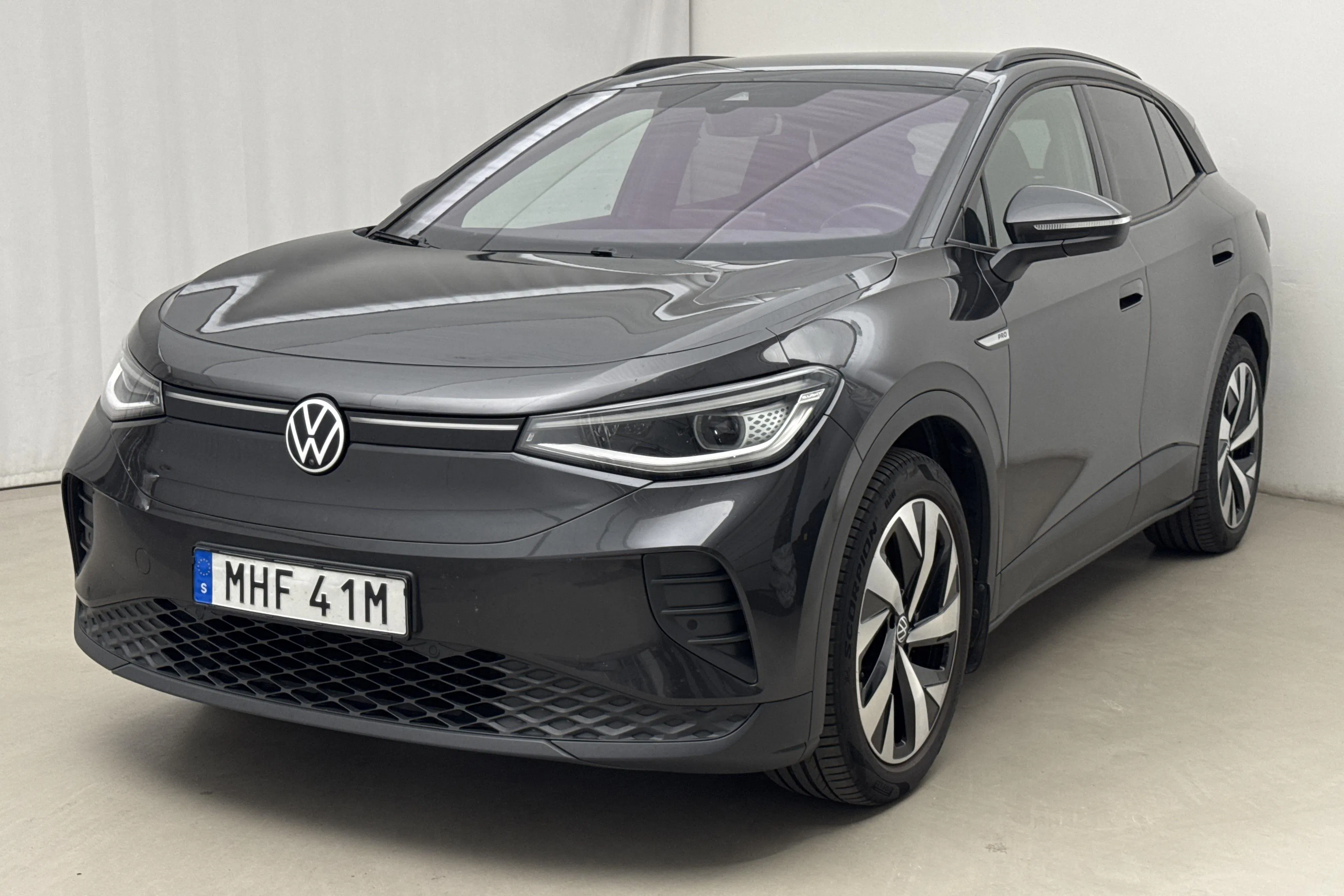 Presentationsfoto 1 av 21: VW ID.4 77kWh (204hk) - 10 690 mil - Automat - Mörkgrå - 2021