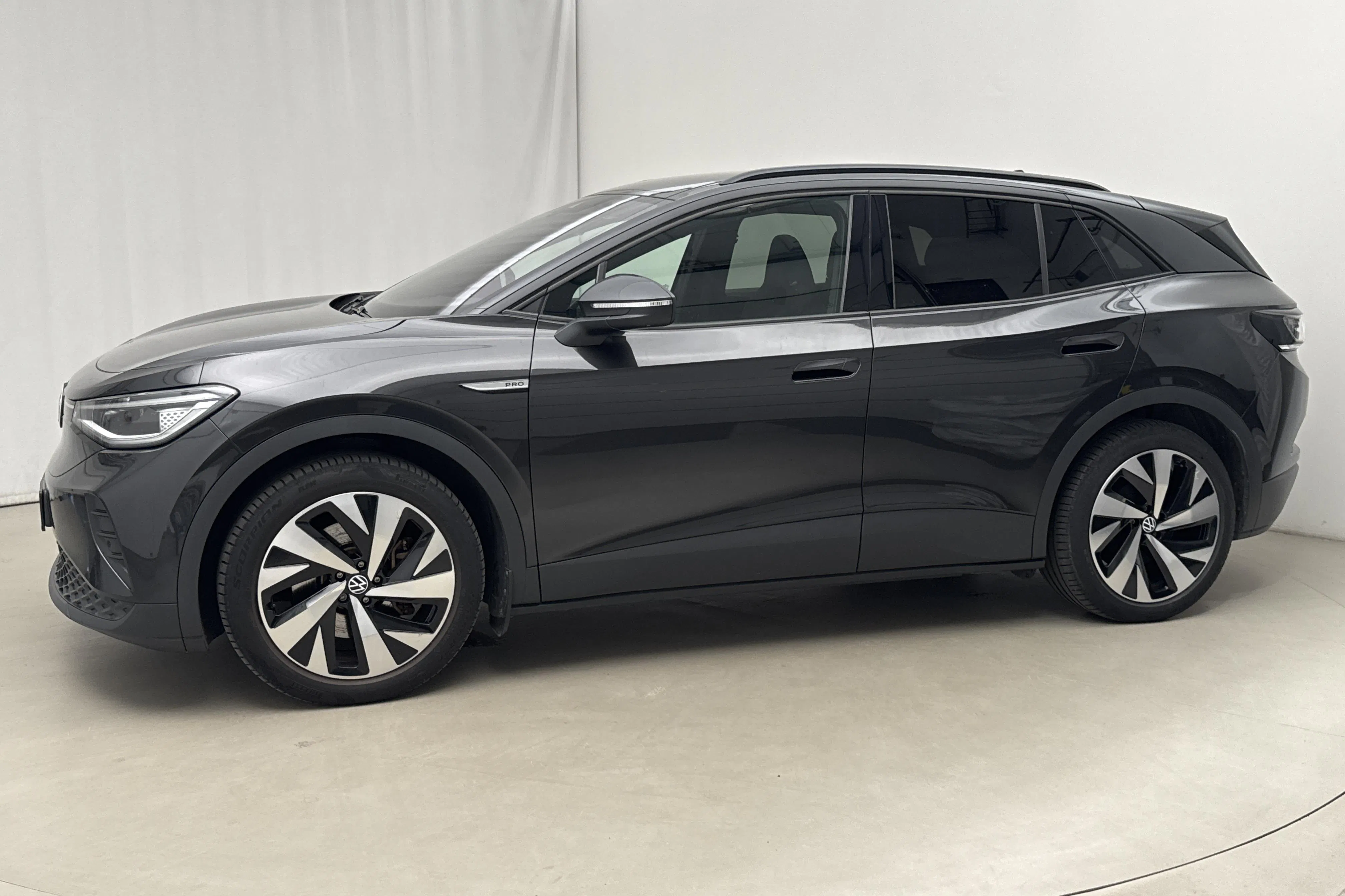 Presentationsfoto 2 av 21: VW ID.4 77kWh (204hk) - 10 690 mil - Automat - Mörkgrå - 2021