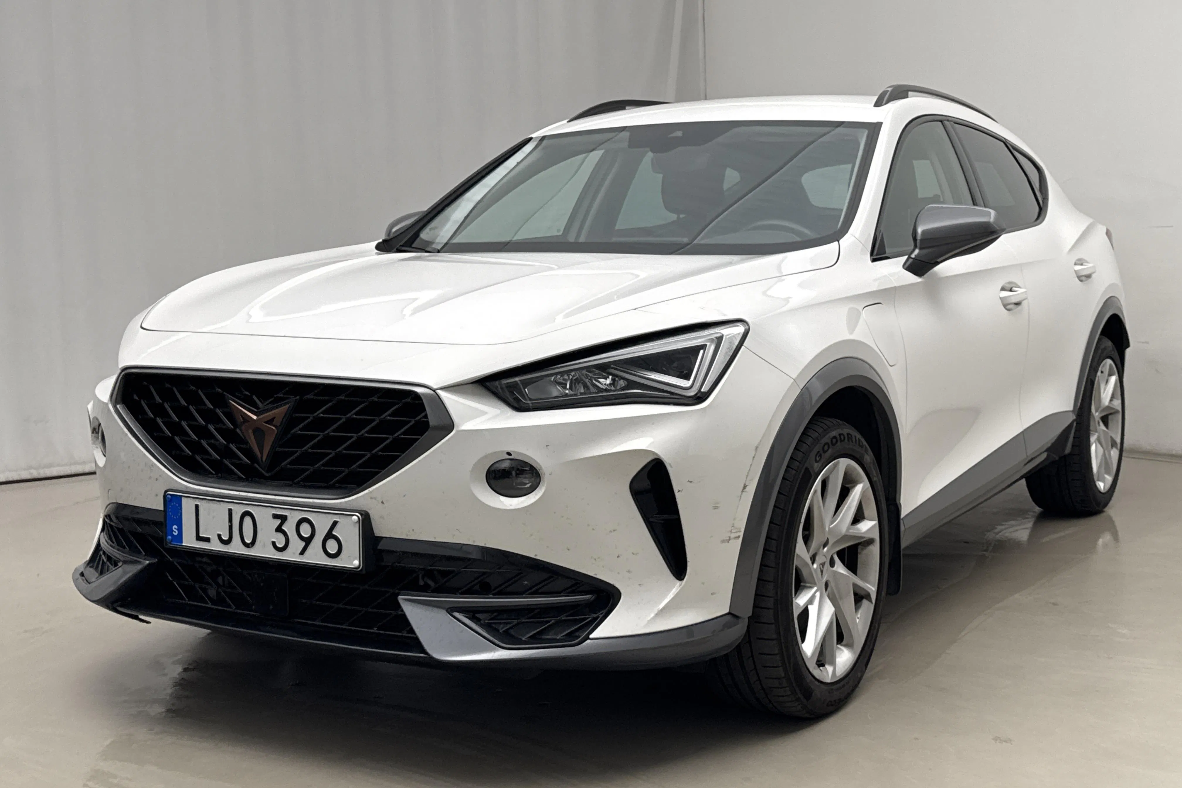 Presentation photo 1 of 16: Cupra Formentor VZ 1.4 e-HYBRID (245hk) - 134 140 km - Automatic - white - 2023
