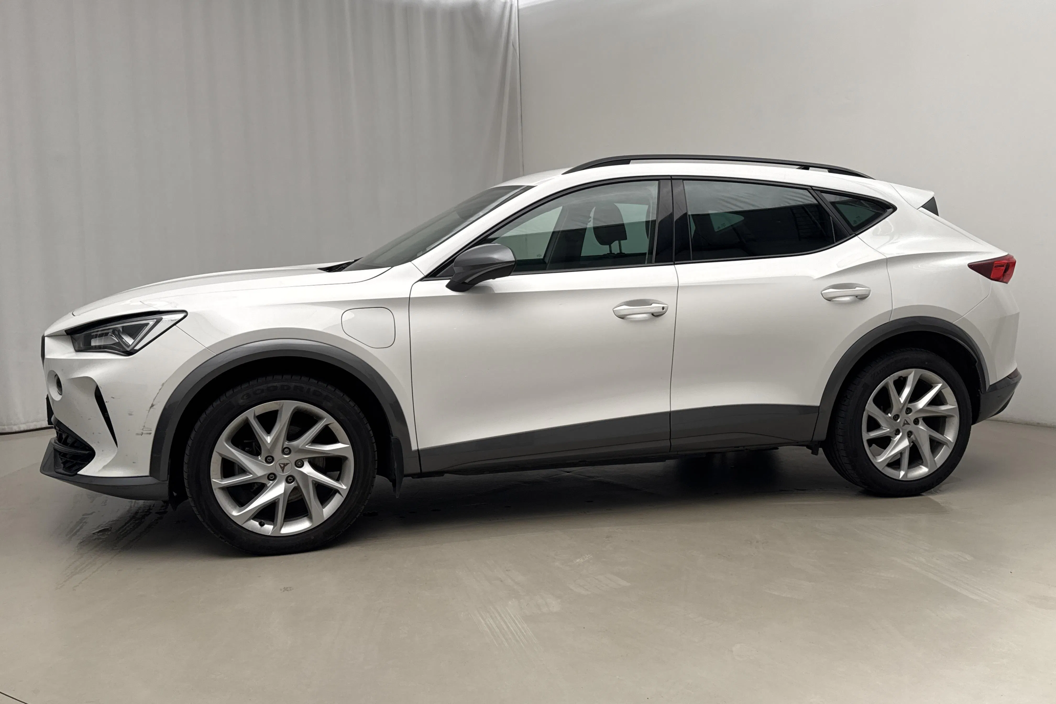 Presentation photo 2 of 16: Cupra Formentor VZ 1.4 e-HYBRID (245hk) - 134 140 km - Automatic - white - 2023