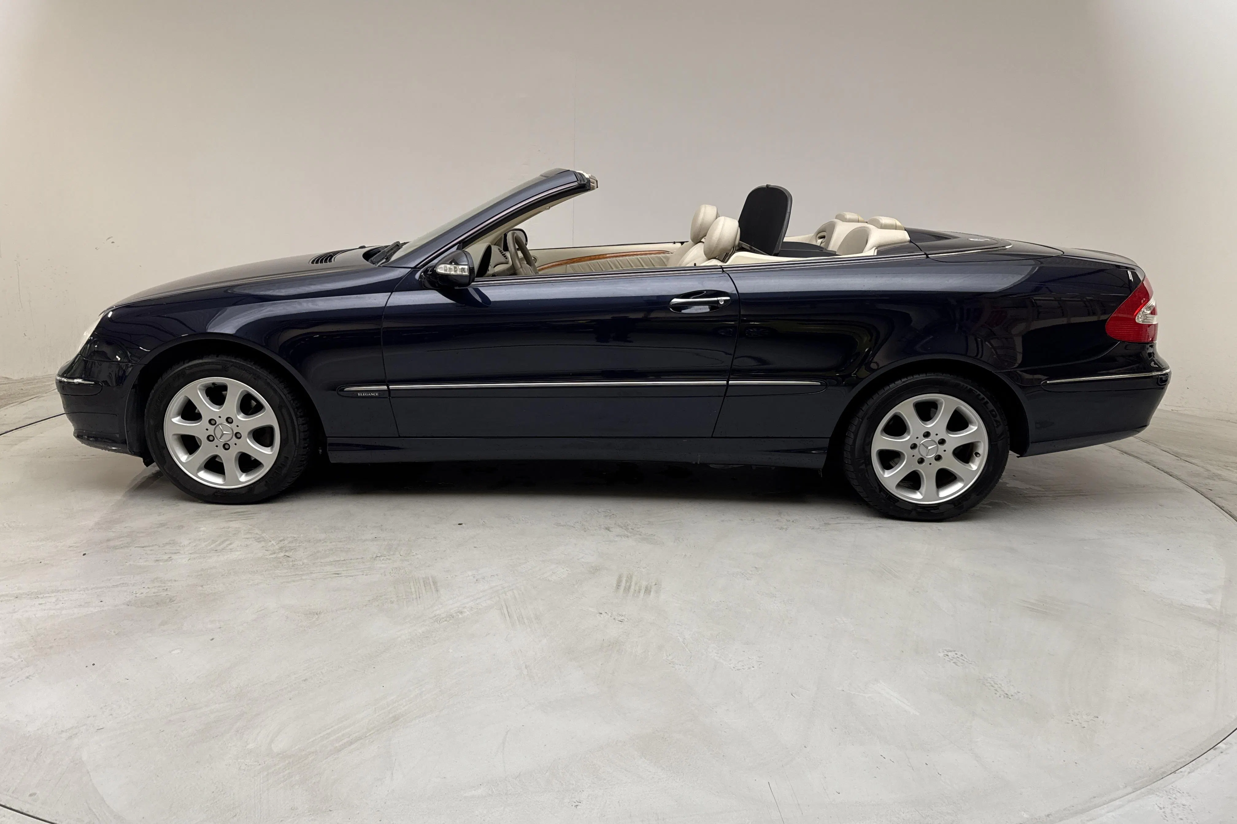 Presentation photo 2 of 20: Mercedes CLK 200 Kompressor Cabrio C209 (163hk) - 137 000 km - Automatic - dark blue - 2005