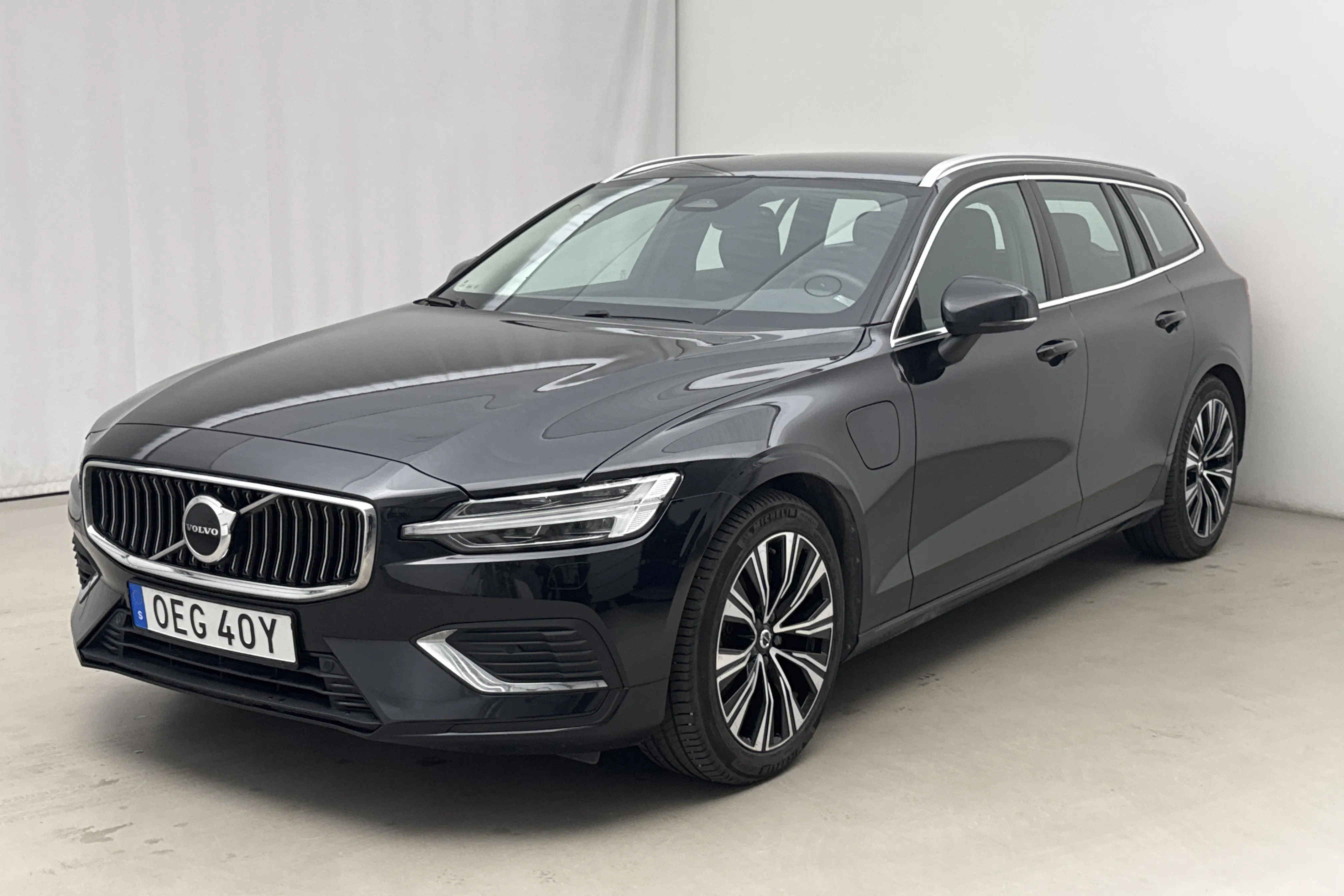 Presentationsfoto 1 av 20: Volvo V60 T6 AWD Recharge (350hk) - 9 440 mil - Automat - svart - 2023