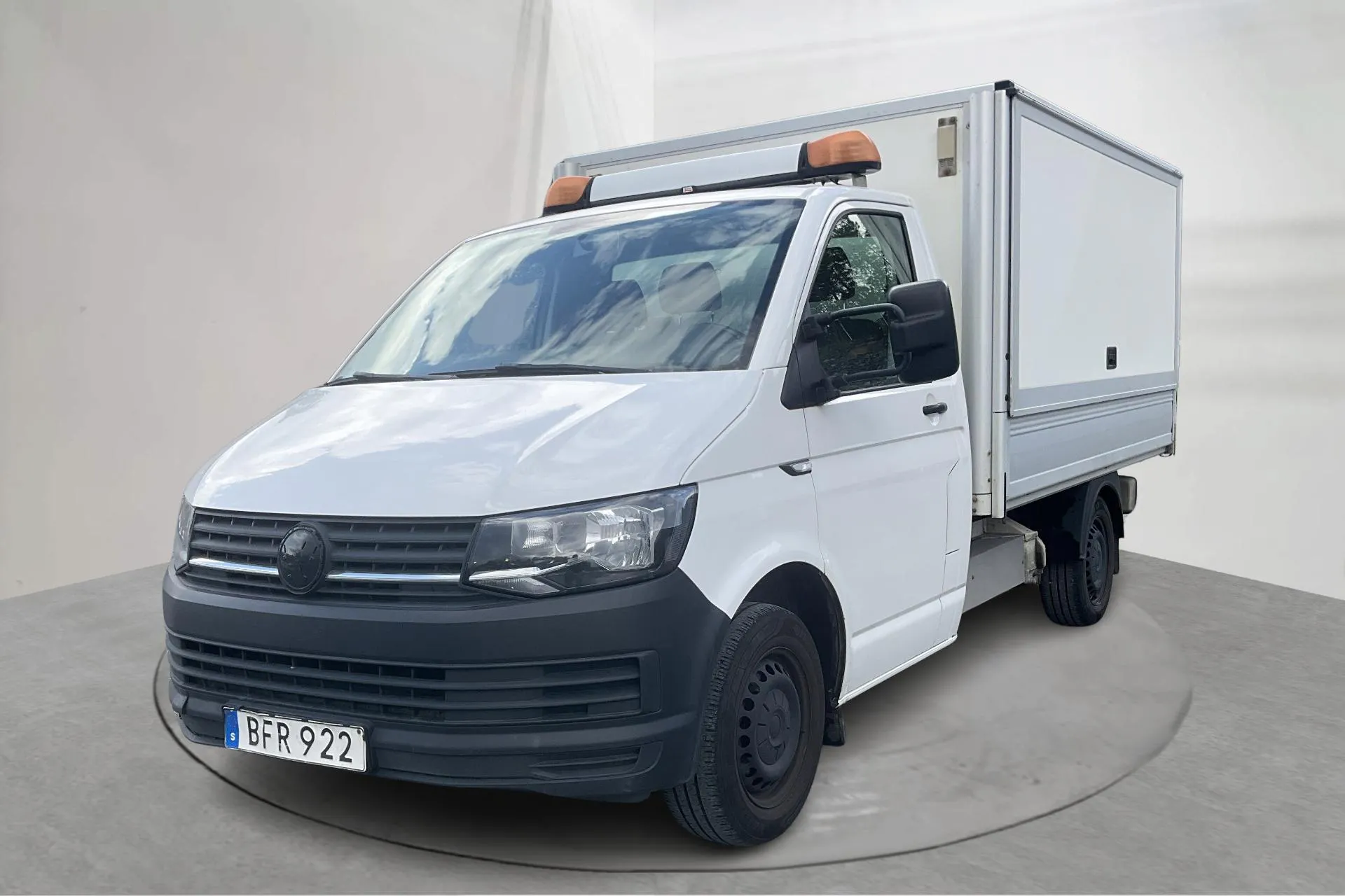 Presentation photo 1 of 15: VW Transporter T6 2.0 TDI BMT (102hk) - 199 920 km - Manual - white - 2016