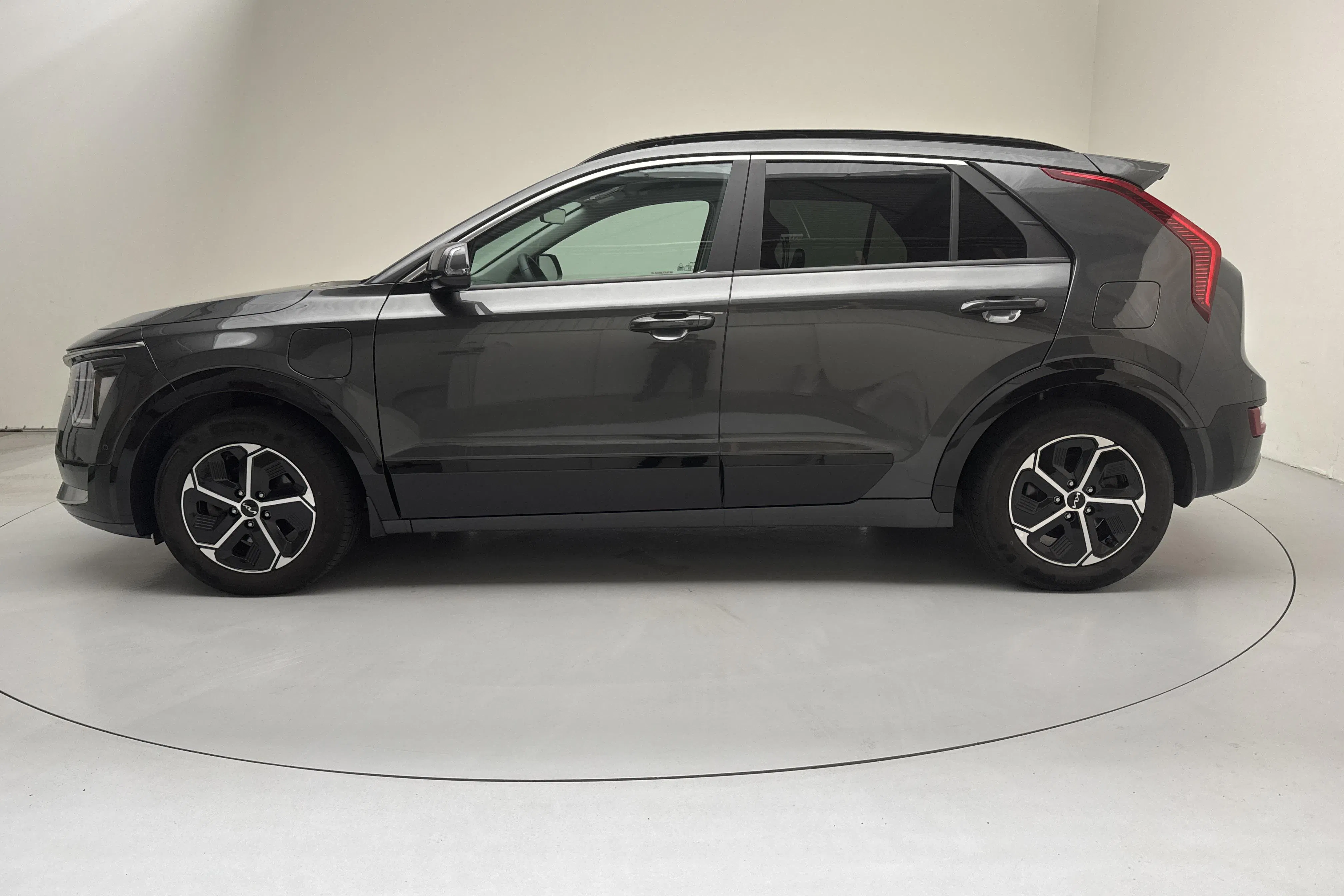 Presentationsfoto 2 av 17: KIA Niro Plug-in Hybrid (183hk) - 6 798 mil - Automat - grå - 2024
