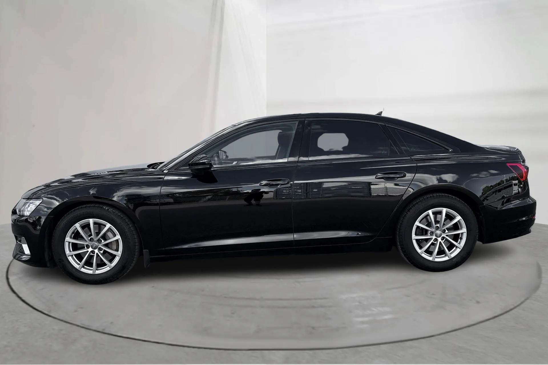 Presentationsfoto 2 av 15: Audi A6 Sedan 45 TFSI quattro (245hk) - 12 009 mil - Automat - svart - 2020