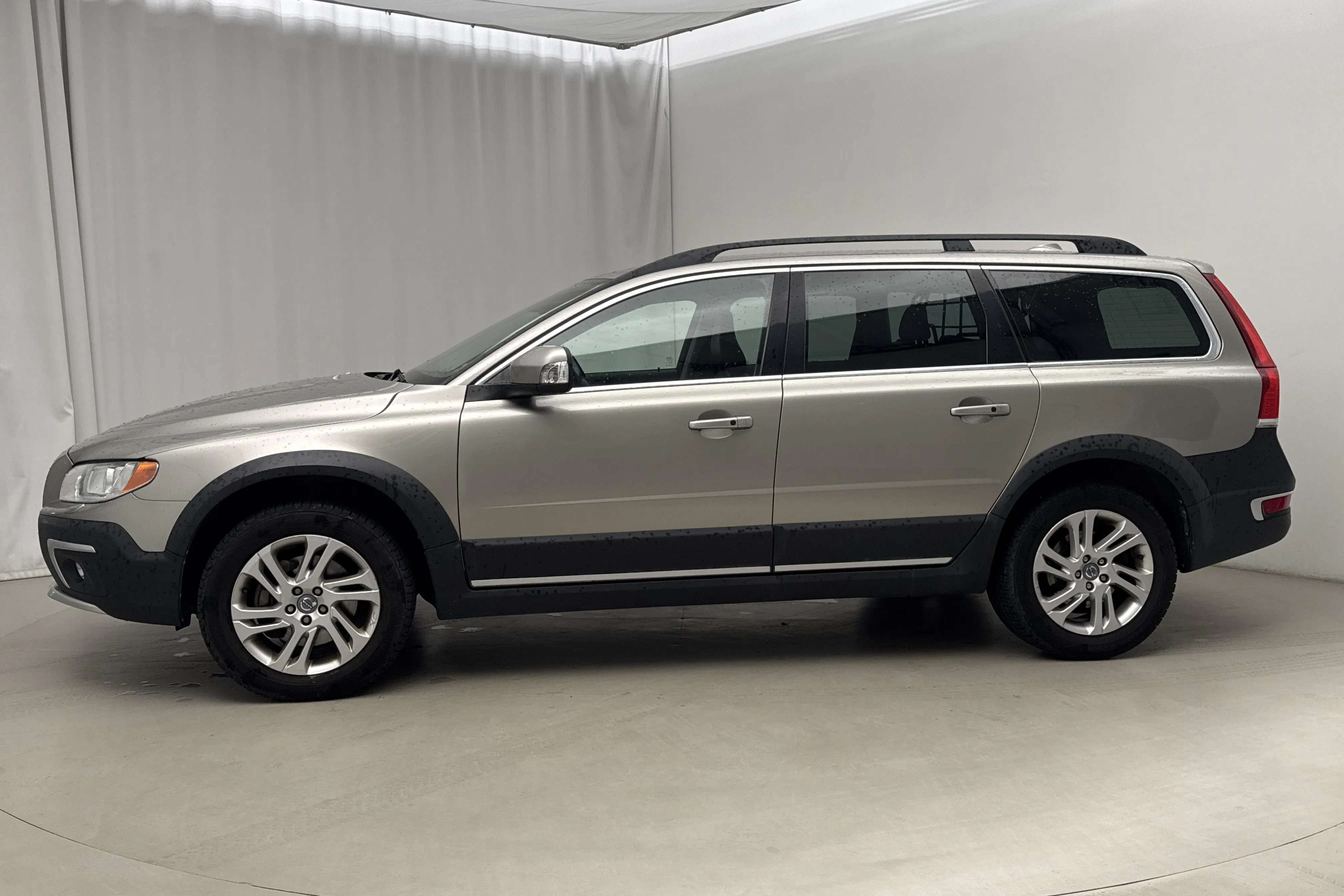 Presentation photo 2 of 16: Volvo XC70 II D4 AWD (215hk) - 118 340 km - Automatic - light brown - 2014