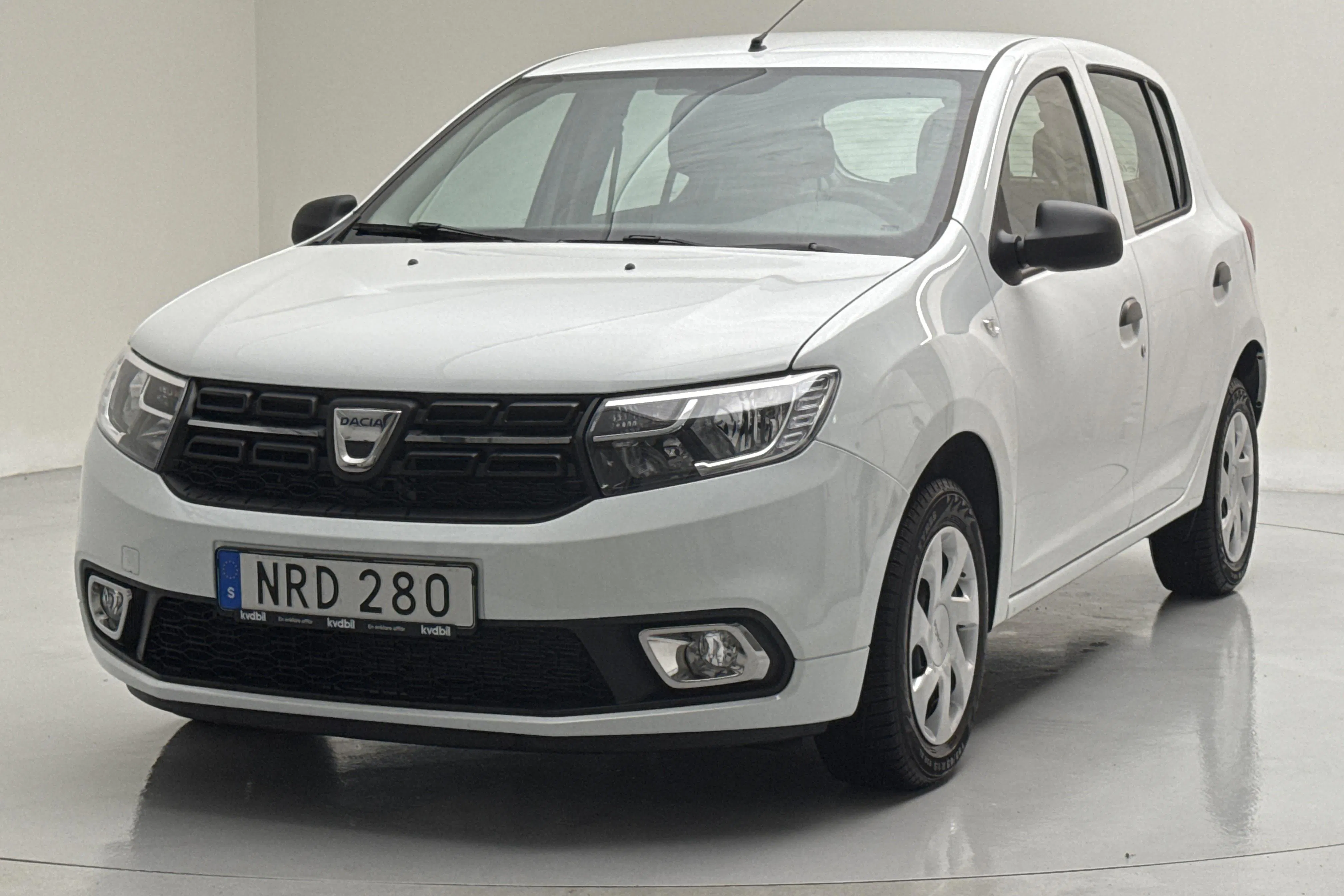 Presentation photo 1 of 11: Dacia Sandero 0.9 TCe (90hk) - 5 600 km - Manual - white - 2018