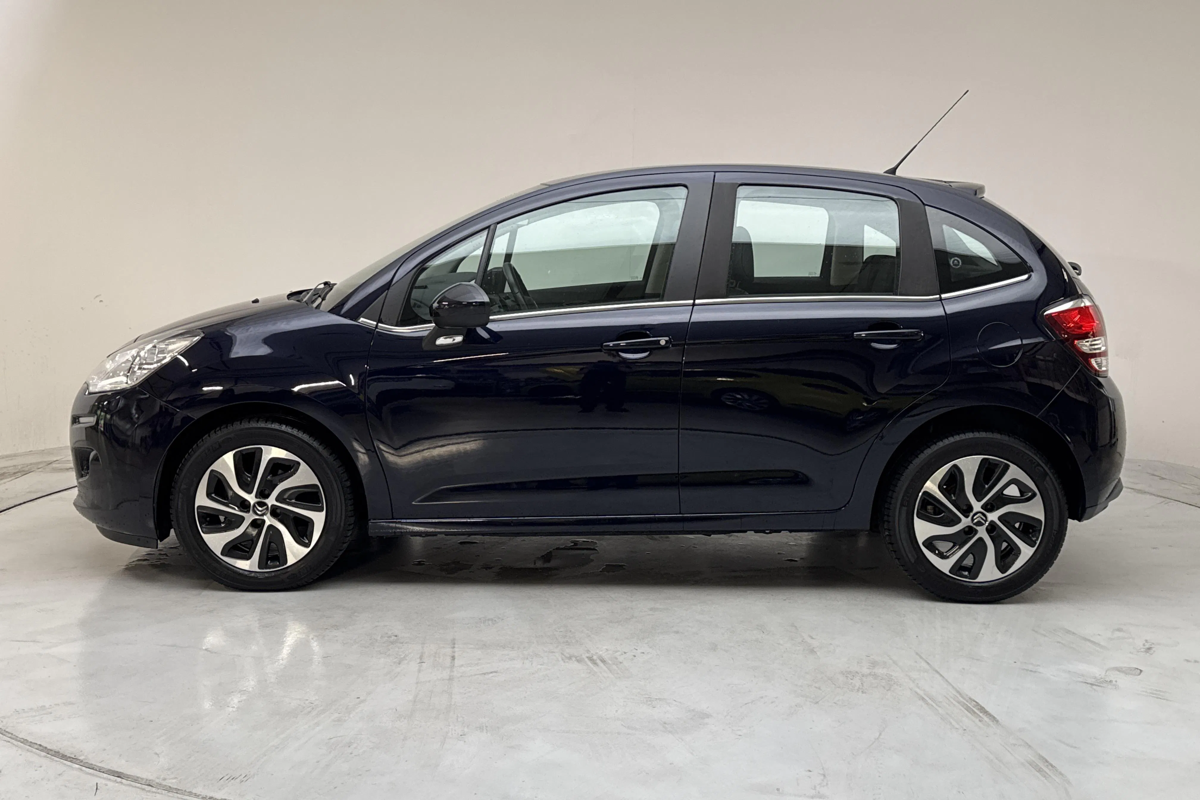 Presentation photo 2 of 12: Citroën C3 1.2 VTi (82hk) - 112 570 km - Automatic - blue - 2016