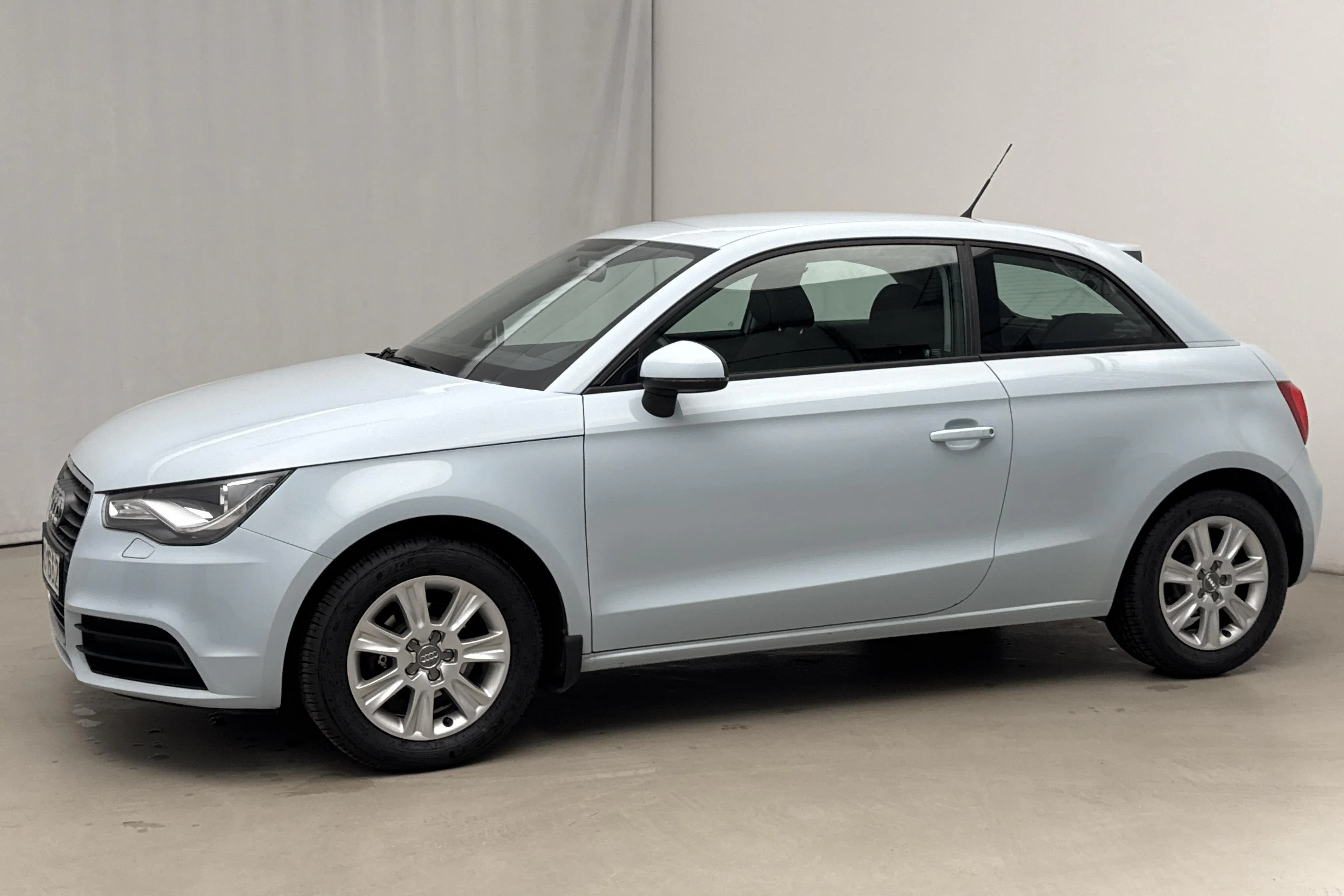 Presentation photo 2 of 17: Audi A1 1.6 TDI (90hk) - 145 710 km - Manual - light blue - 2012