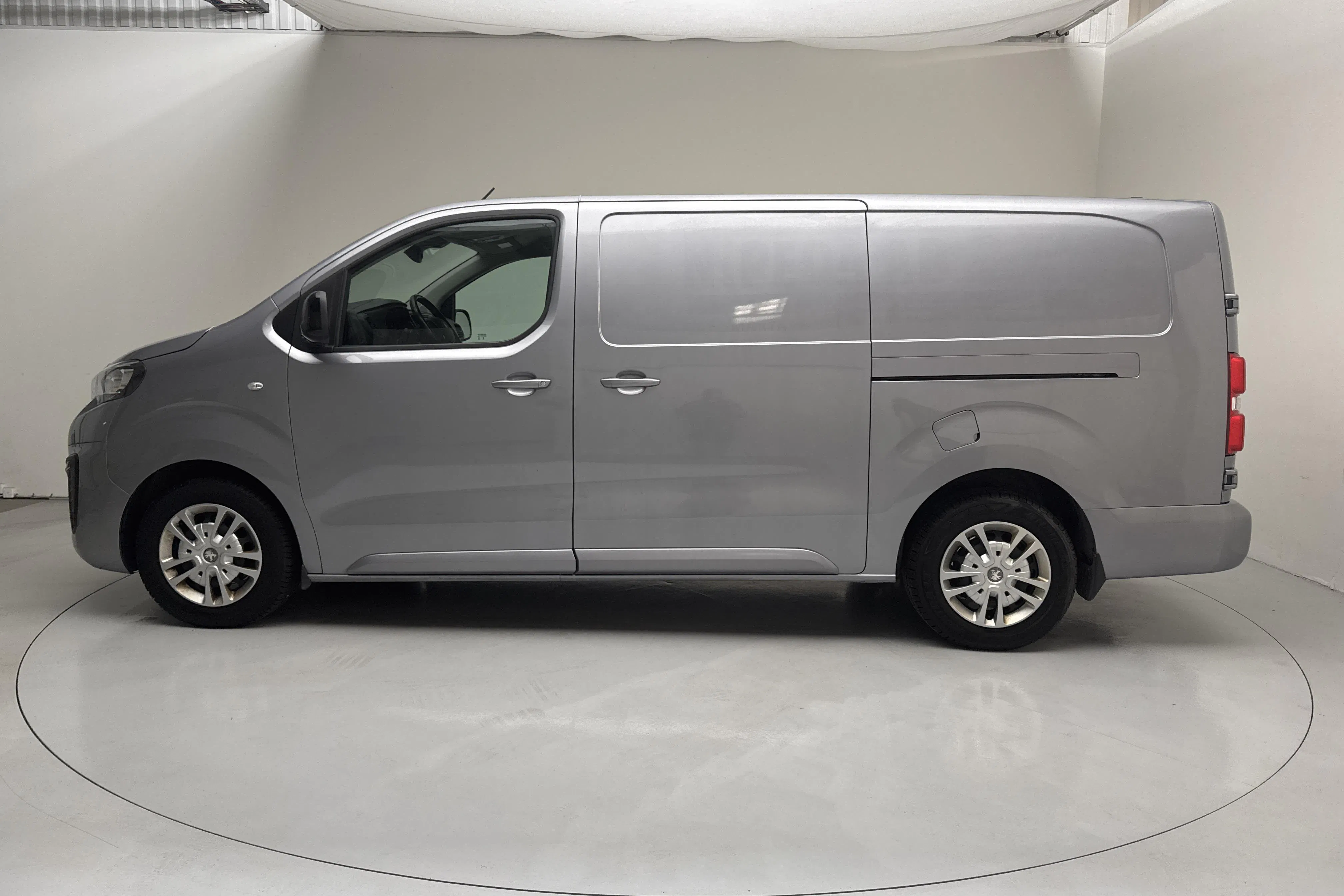 Presentationsfoto 2 av 17: Peugeot Expert BlueHDi Skåp (177hk) - 13 191 mil - Automat - grå - 2022