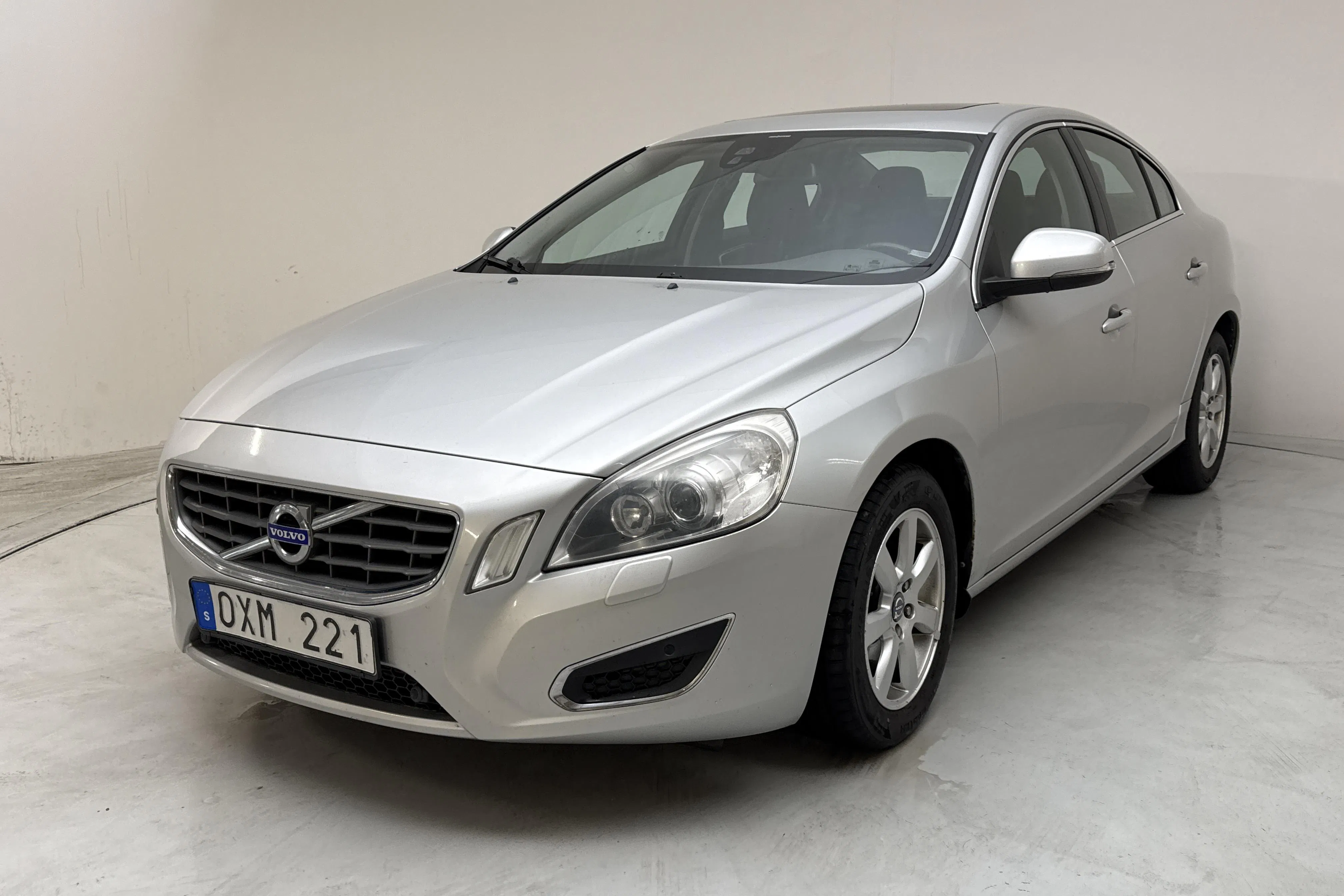 Presentation photo 1 of 13: Volvo S60 D4 (163hk) - 217 620 km - Automatic - light grey - 2013
