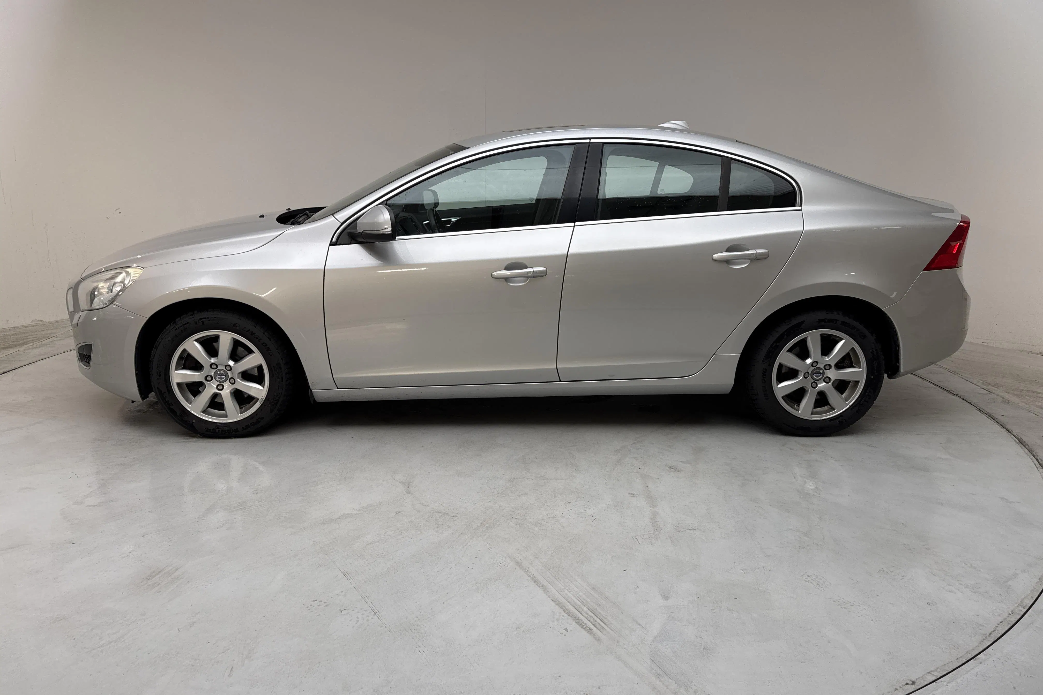 Presentation photo 2 of 13: Volvo S60 D4 (163hk) - 217 620 km - Automatic - light grey - 2013